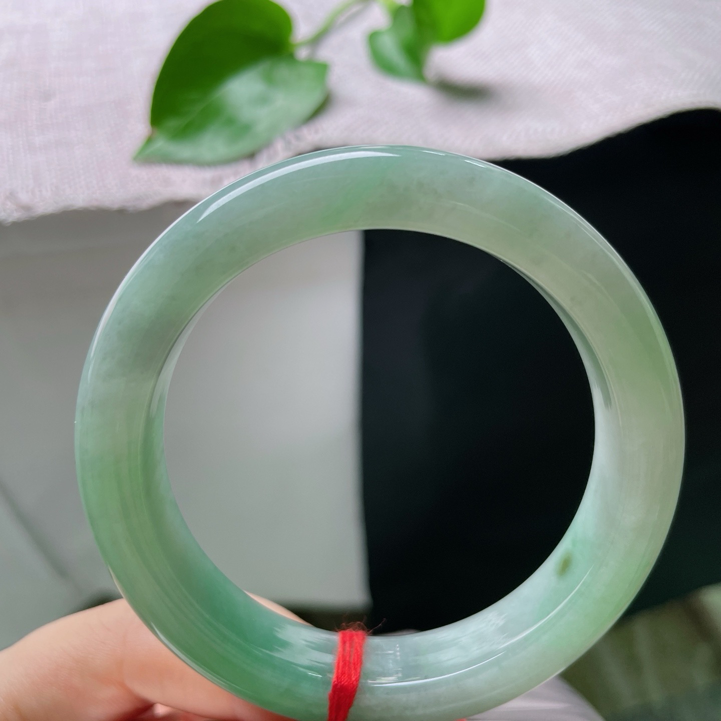 56.2/12.3/8.6，绿底正圈，水润，质地温润细腻，温馨宜人，洒乌鸡，完美，ss55624a