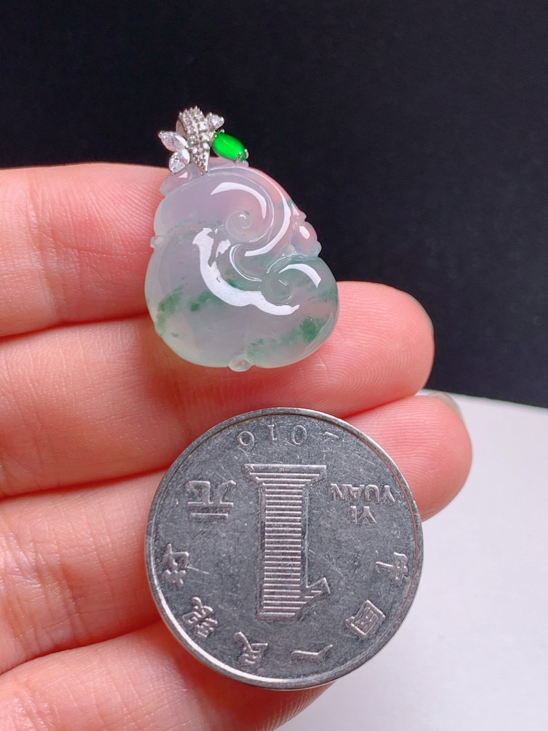 ️ 冰飘花如意吊坠，飘花灵动，冰润饱满，把四季的福气都装进了这枚小如意里 530711