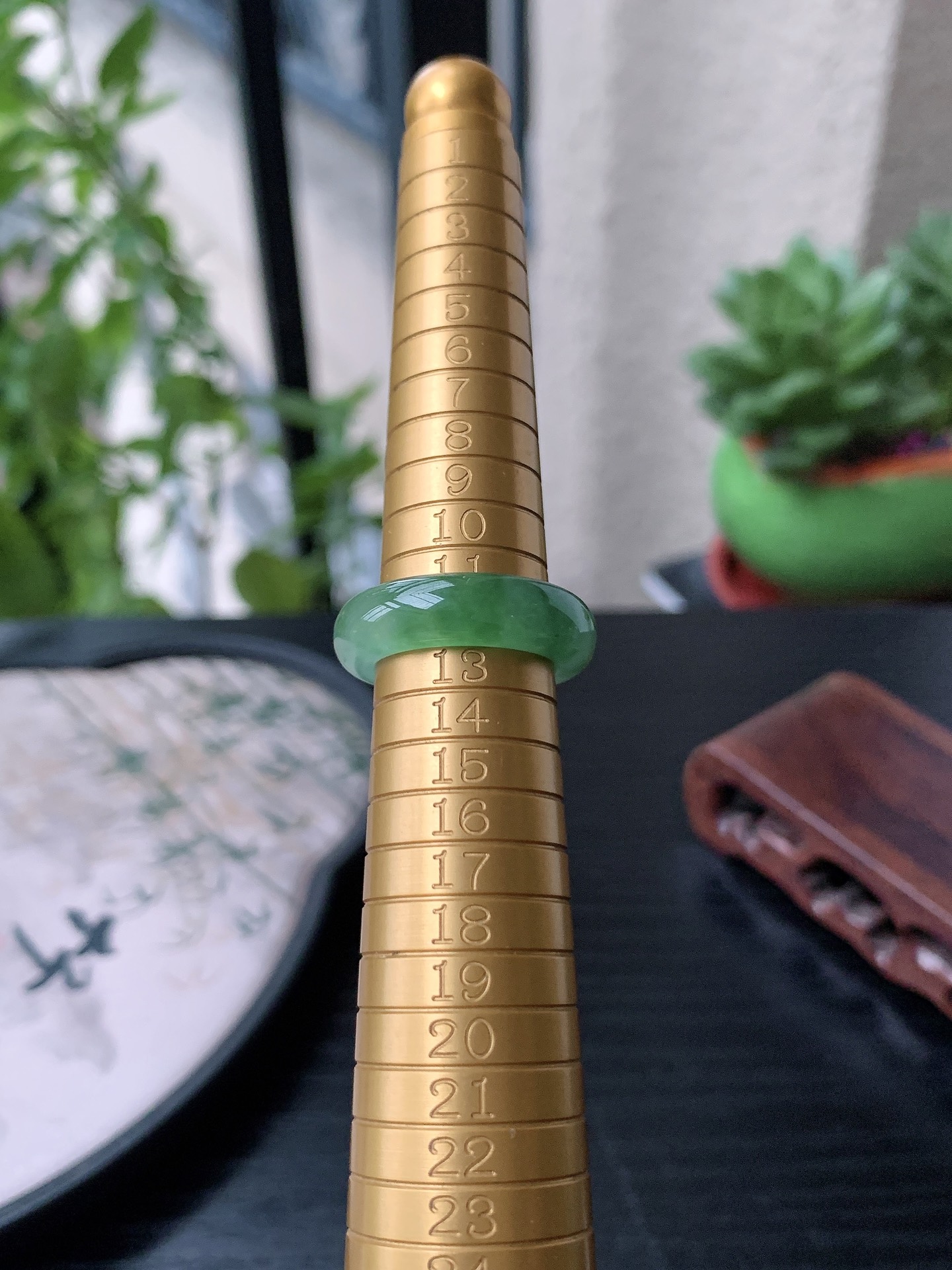 老坑冰种胶感飘绿素面戒指 裸石尺寸:17-6.3-4mm