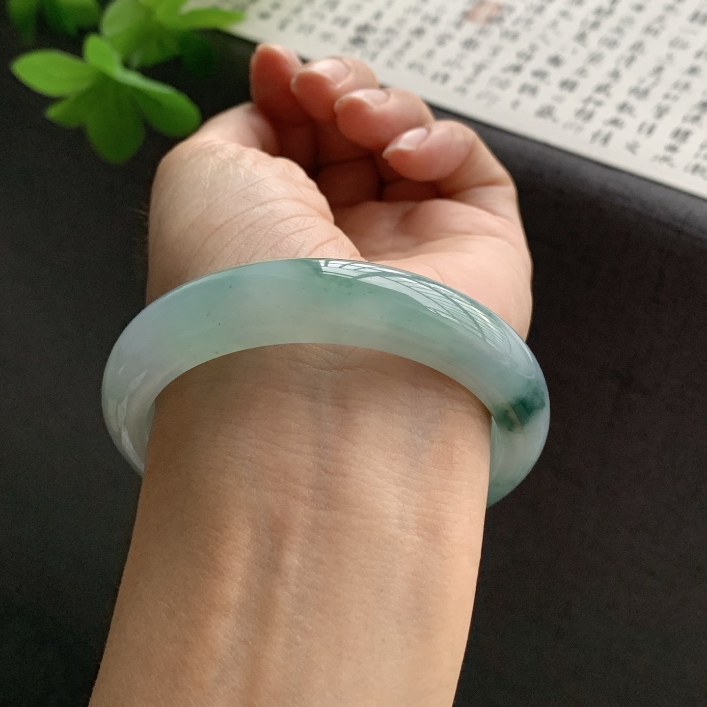 071423GX 飘花正圈翡翠手镯 56-12.7-8.3