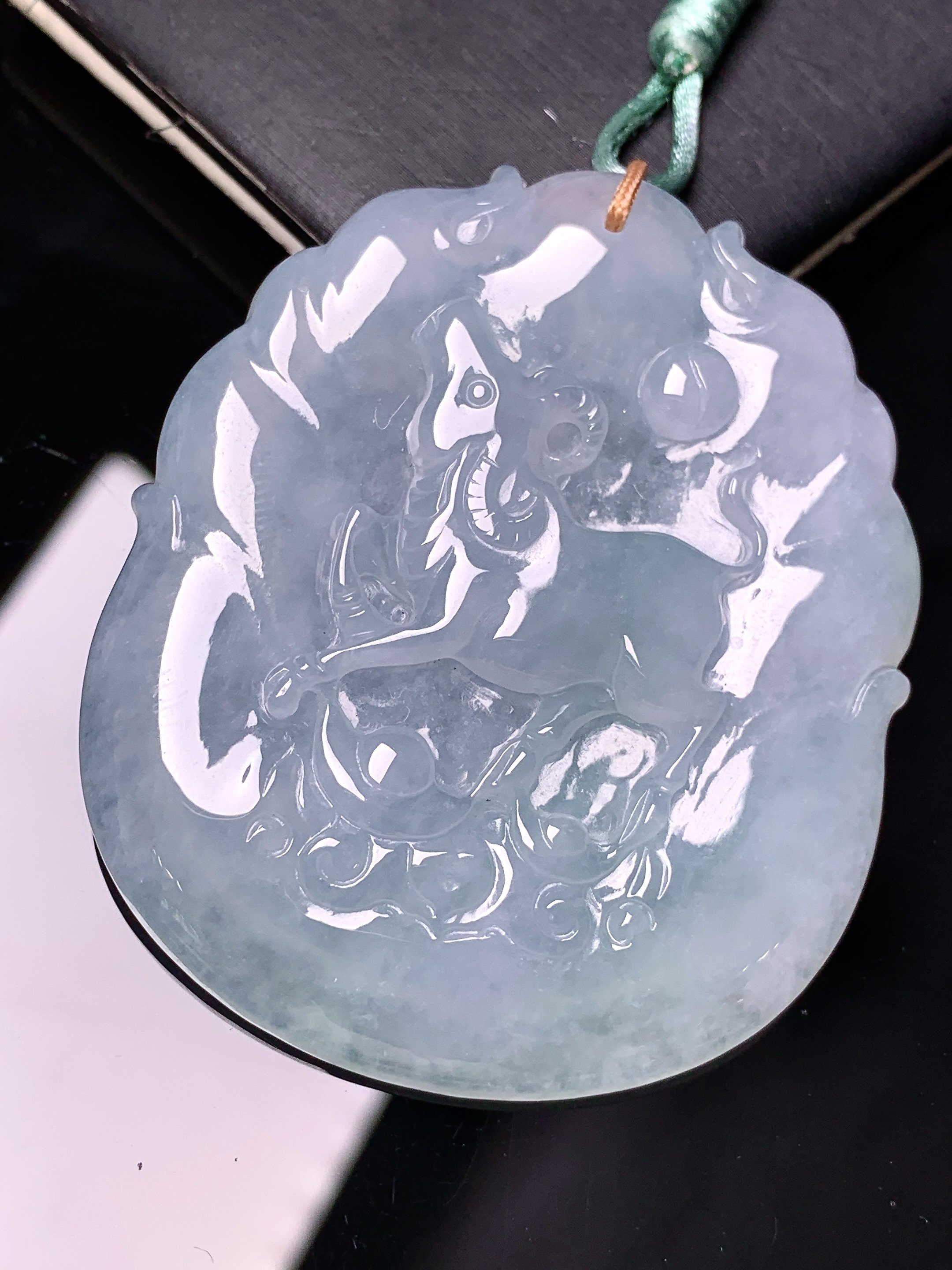 冰种生肖羊牌吊坠 玉质细腻 色泽艳丽清新 整体尺寸52.2*44.3*6.3 b2