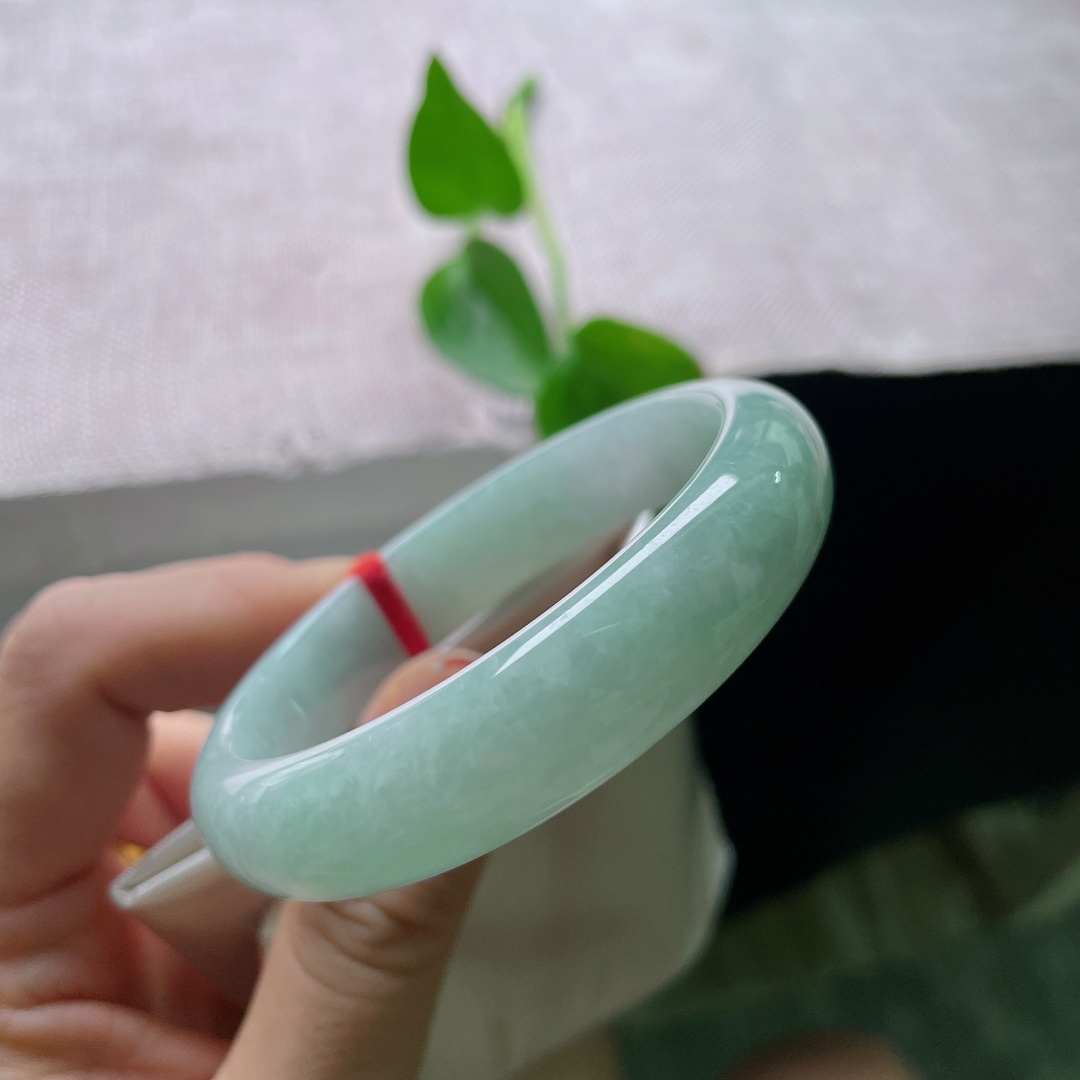 54.8/12.6/6.9蓝底正圈，水润细腻，温婉可人，悠悠岁月，一点皮纹，ss54823a