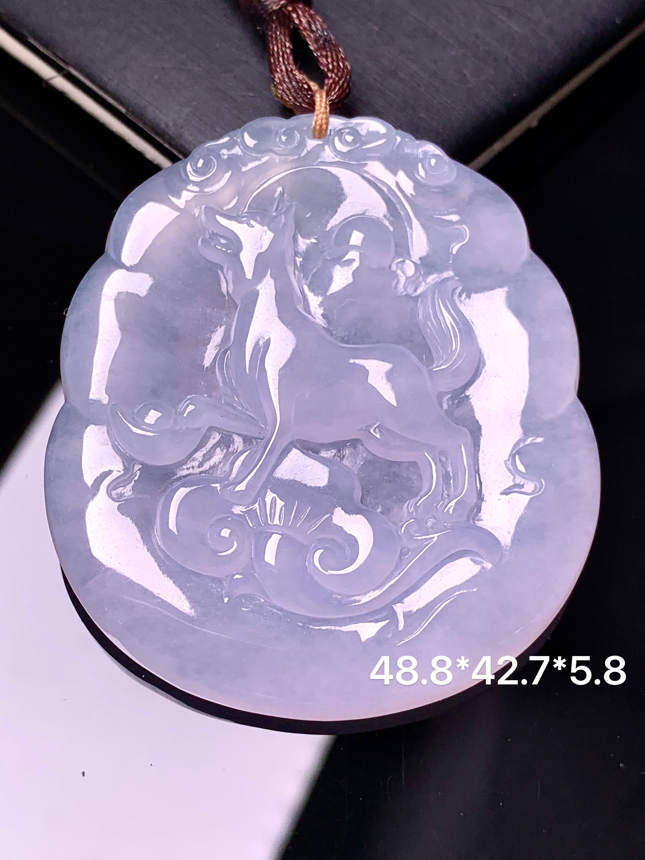 冰种生肖狗牌吊坠 玉质细腻 色泽艳丽清新 整体尺寸48.8*42.7*5.8 b2