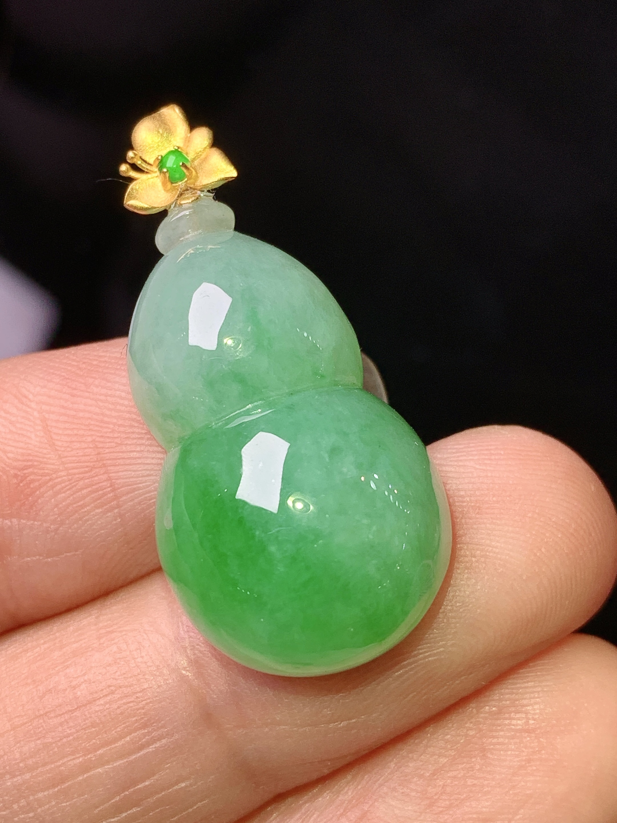 18k金镶嵌飘阳绿葫芦吊坠 玉质细腻 色泽艳丽清新 整体尺寸32.8*15*8 a3