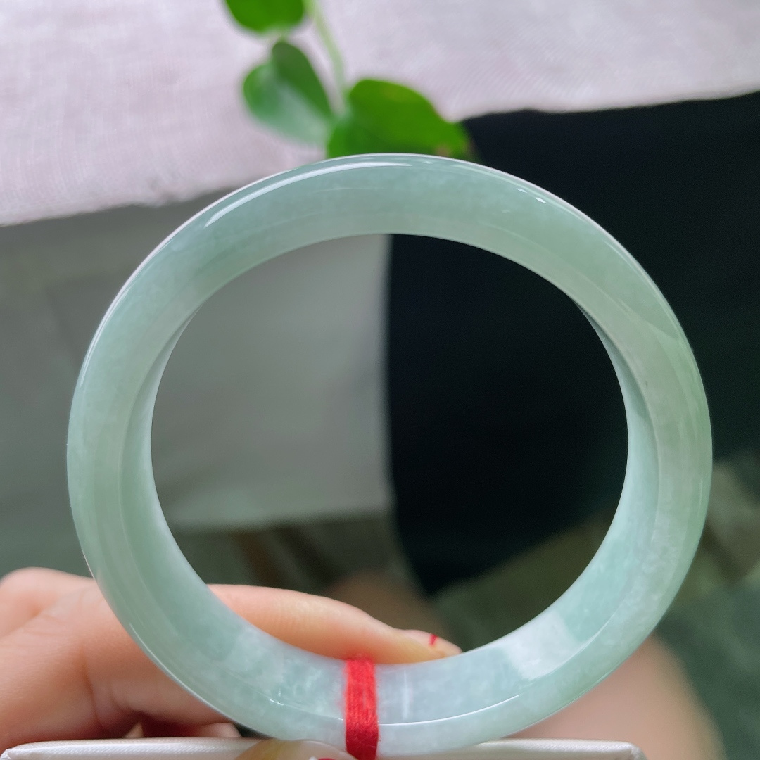54.8/12.6/6.9蓝底正圈，水润细腻，温婉可人，悠悠岁月，一点皮纹，ss54823a