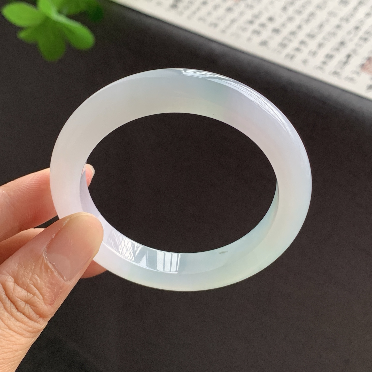 071431XY 飘花正圈翡翠手镯 52.6-10.6-8.9
