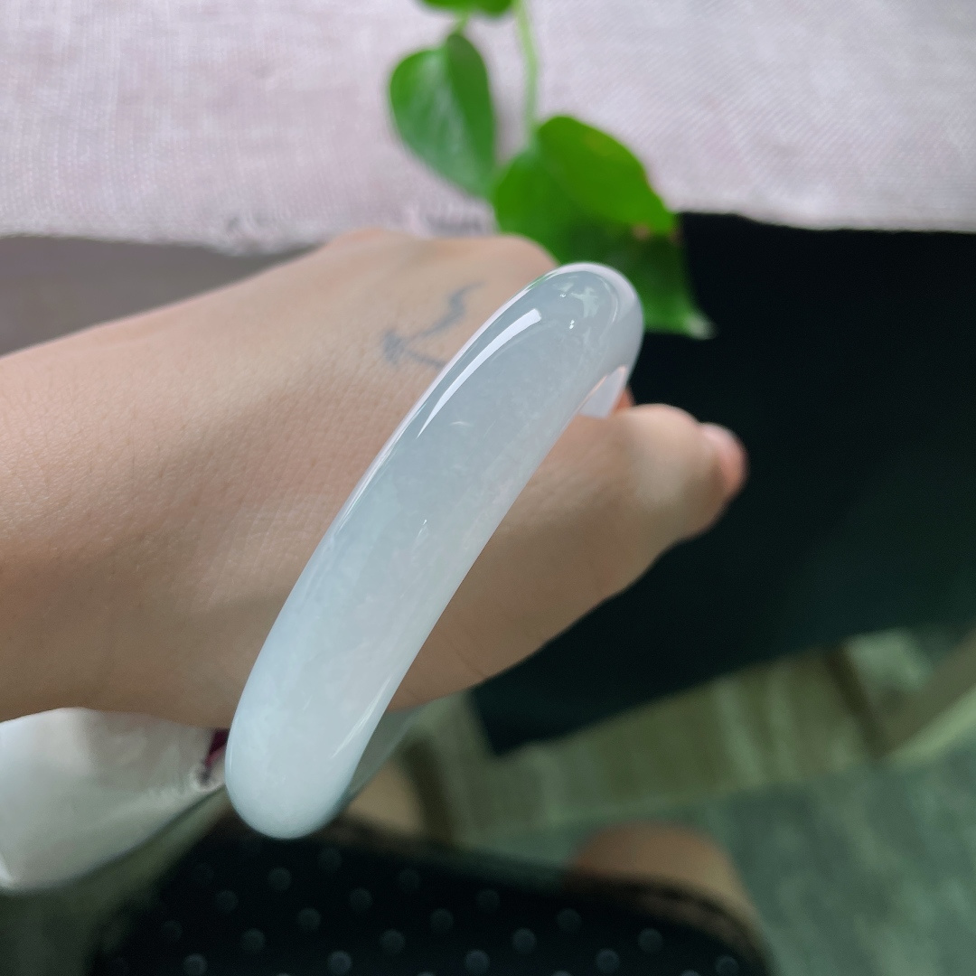 白冰正圈，清雅，出淤泥而不染，濯清涟而不妖。无裂，ss55742a