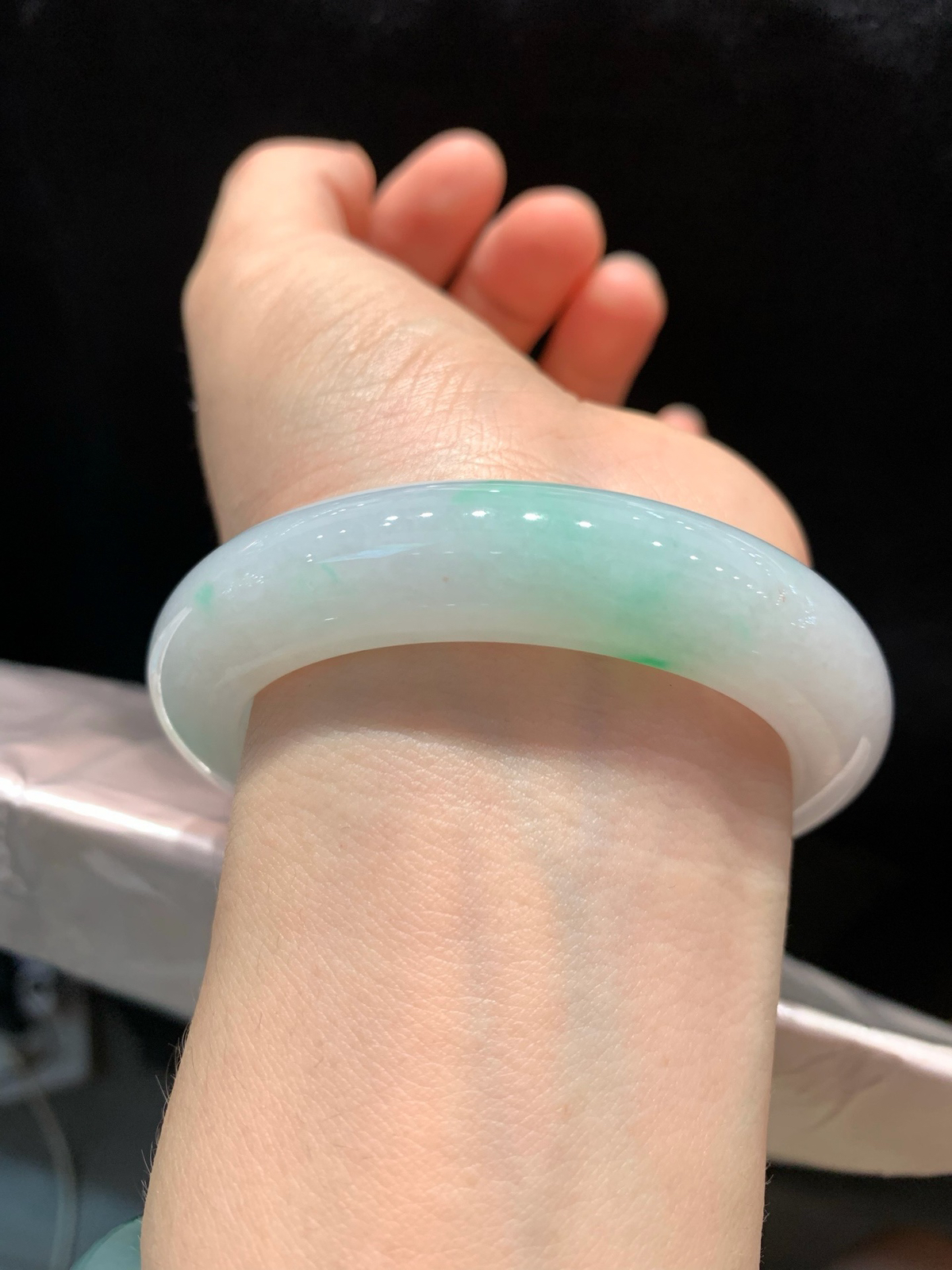 尺寸55.4/12.6/9.7，带色手镯
冰透水润细腻 清新甜美