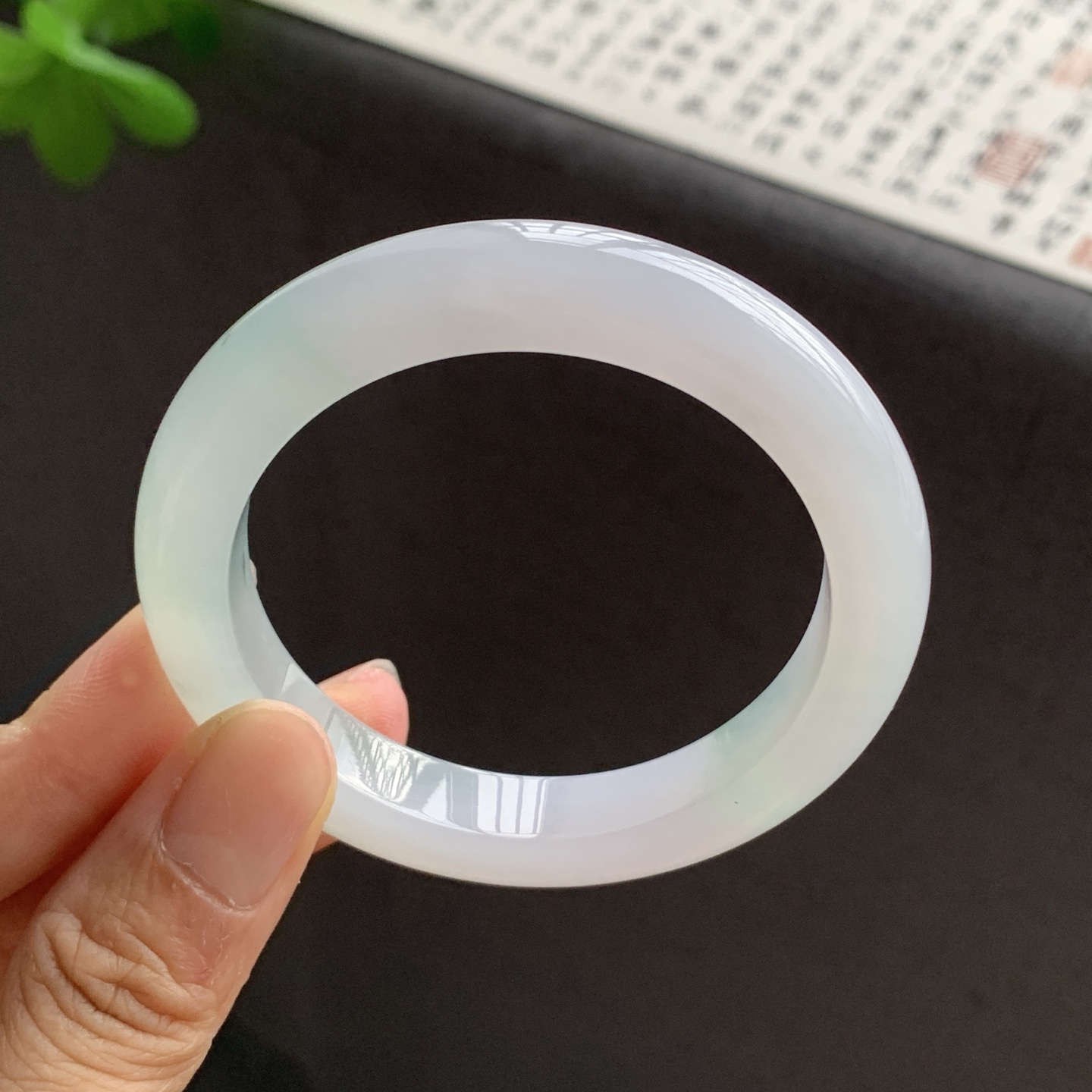 071431XY 飘花正圈翡翠手镯 52.6-10.6-8.9