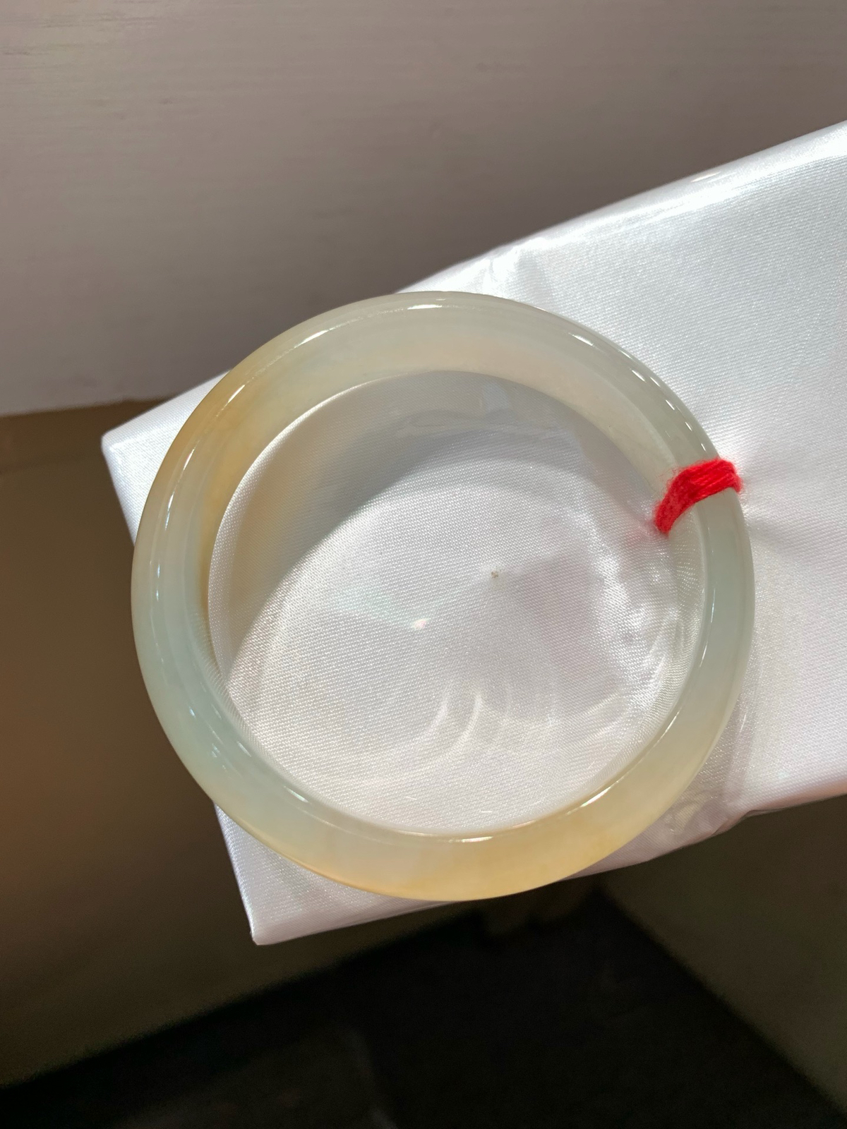 尺寸56.8/13.2/7.1，冰种黄翡手镯
冰透水润细腻