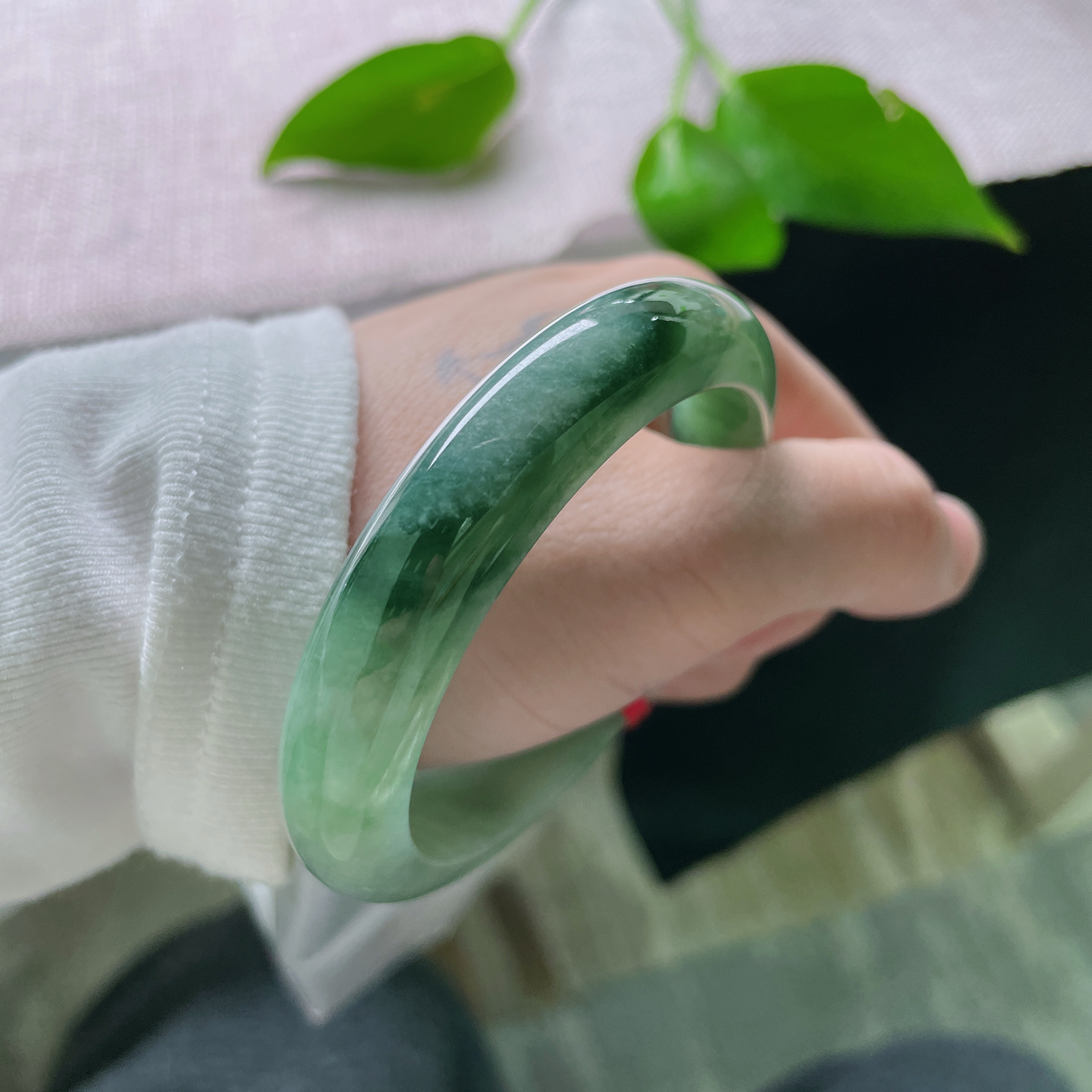 54.6/11.7/7.9，油绿正圈，飘花点缀，海草一般摇曳生姿，水头好，细腻，完美，！ss53295a
