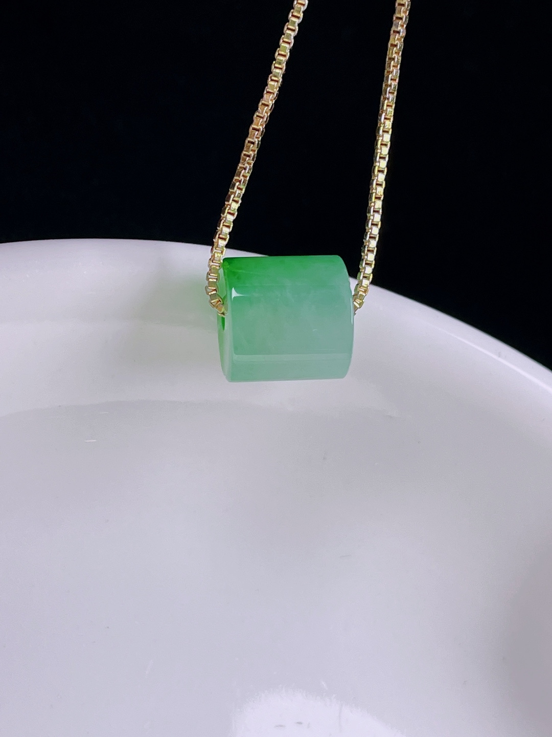 ️辣绿路路通，老种起光，细底通透，尺寸：8/8.3mm0715