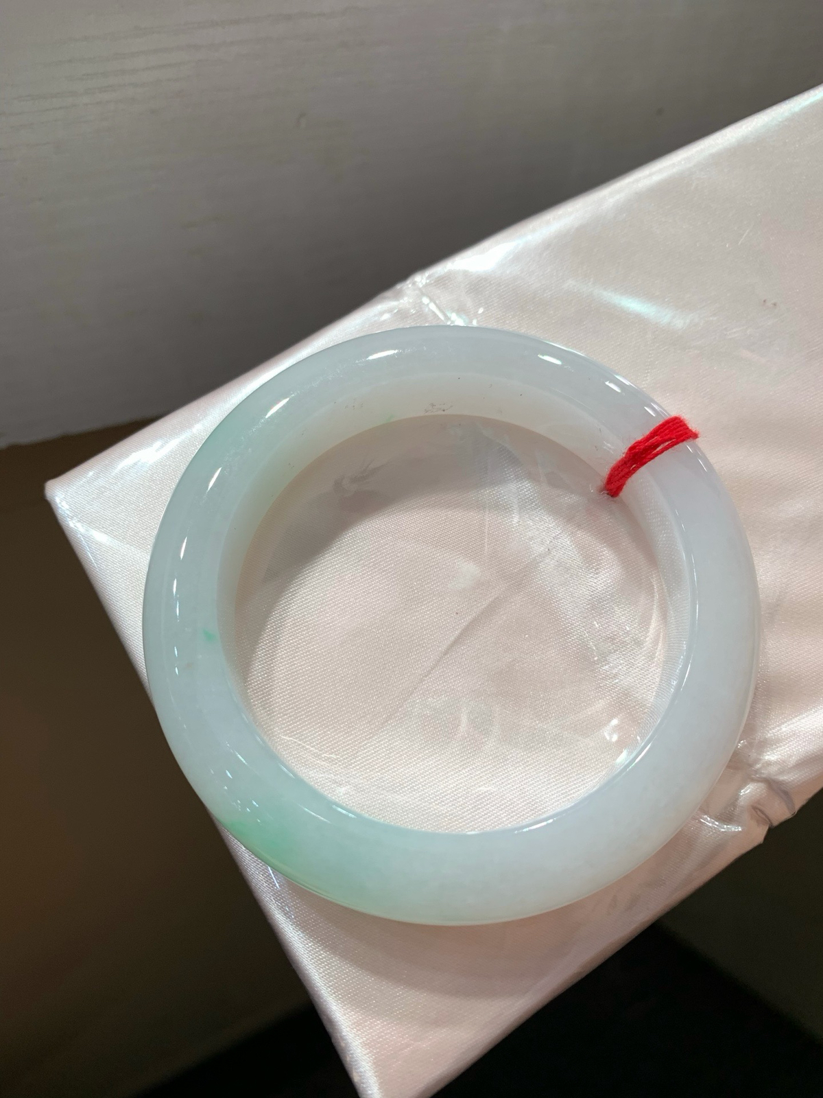 尺寸55.4/12.6/9.7，带色手镯
冰透水润细腻 清新甜美