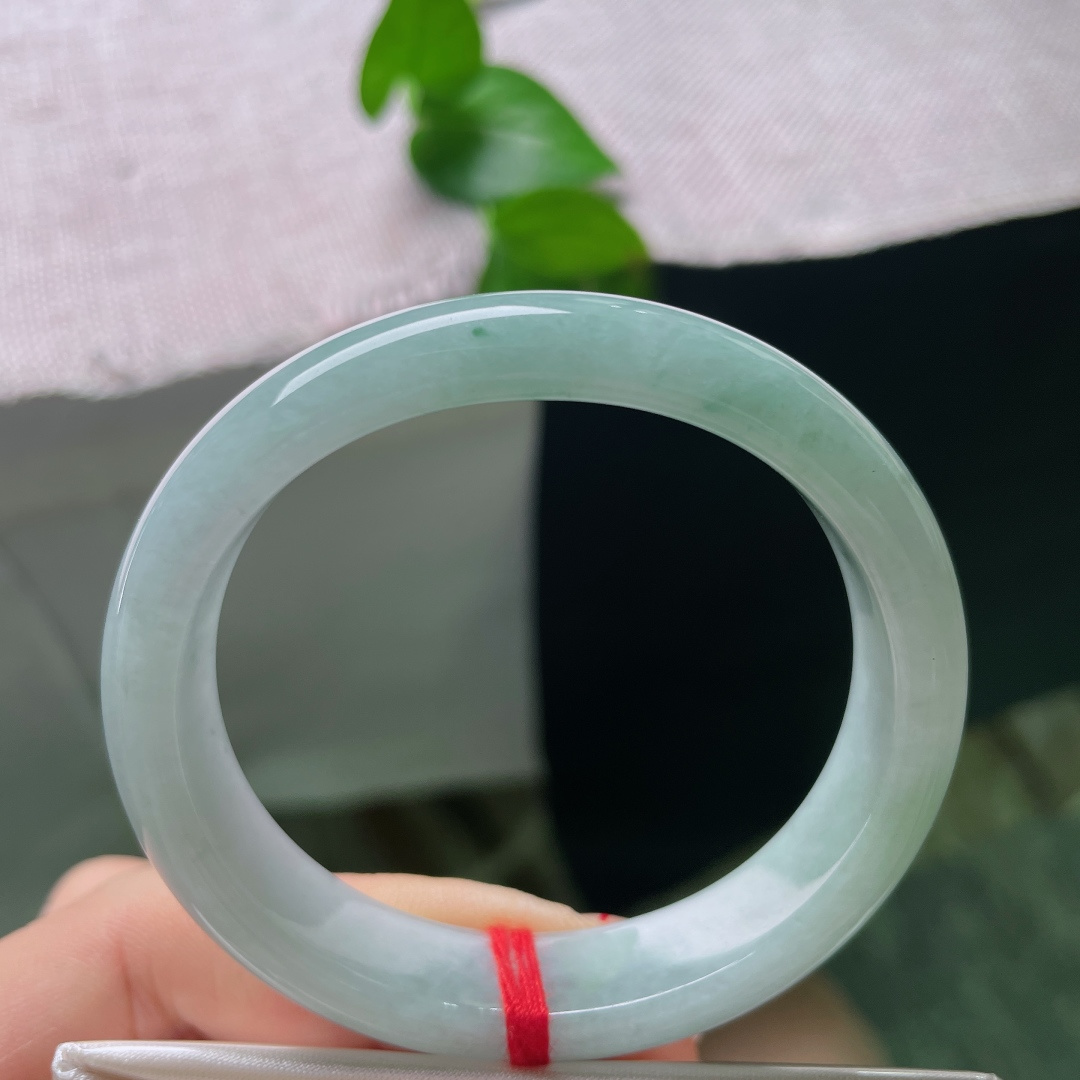 52.6（49）/12.4/7.2，飘花贵妃，无裂，浅蓝融玉，碎翠如烟，自带清冽远山诗意。ss557