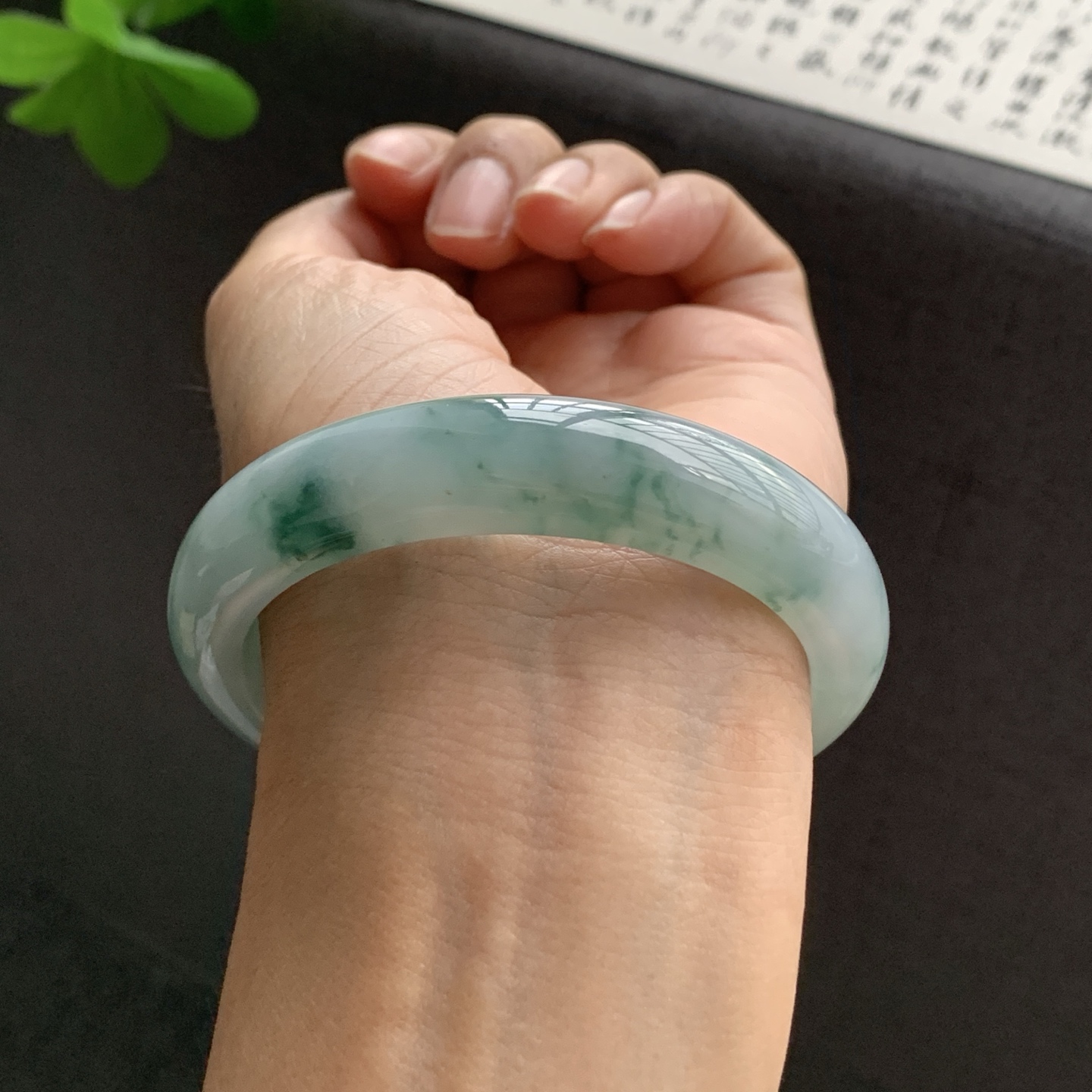 071423GX 飘花正圈翡翠手镯 56-12.7-8.3