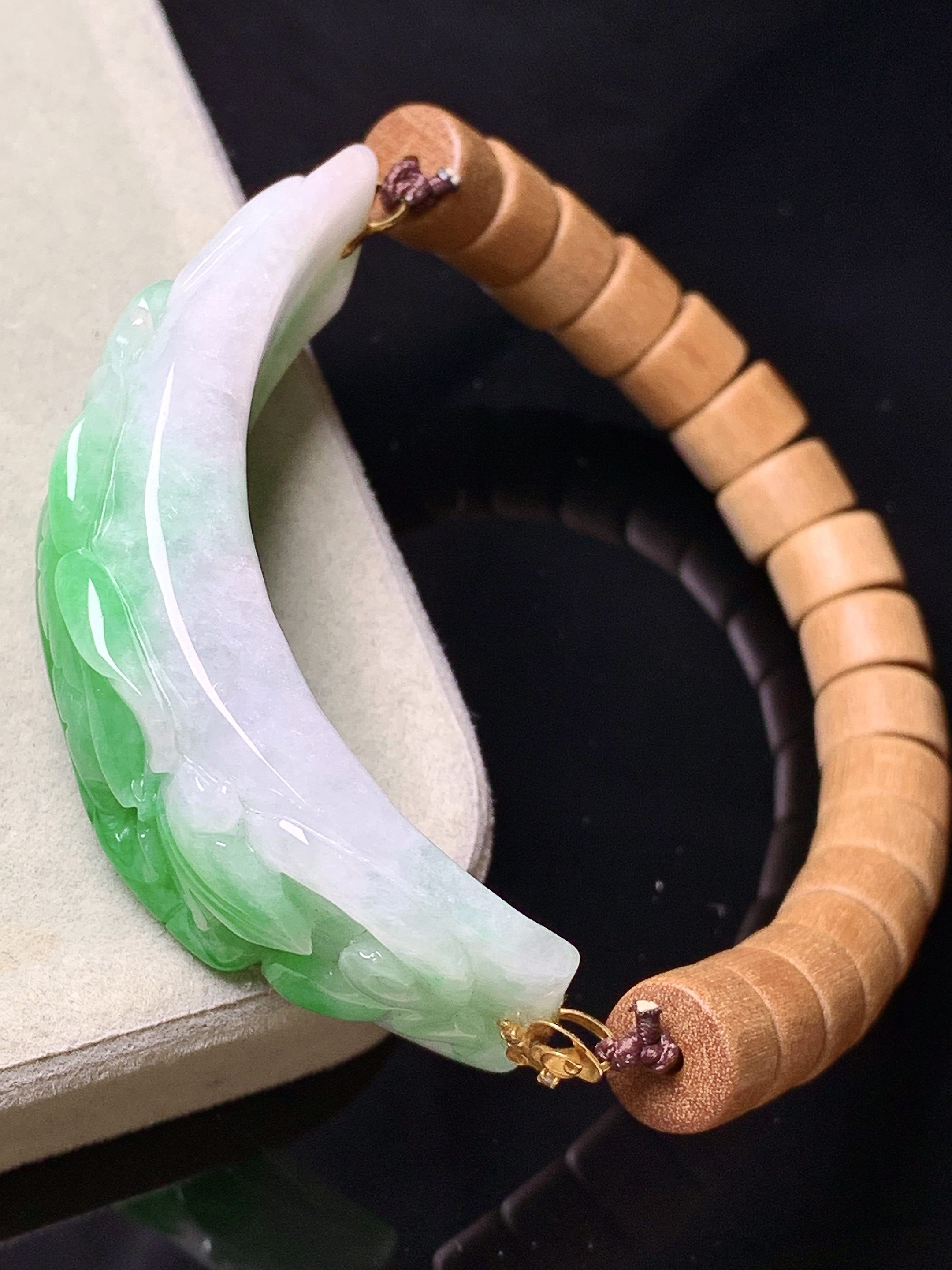 飘阳绿花开富贵弯条手牌手串 玉质细腻 色泽艳丽清新 整体尺寸53*15.7*11 a3
