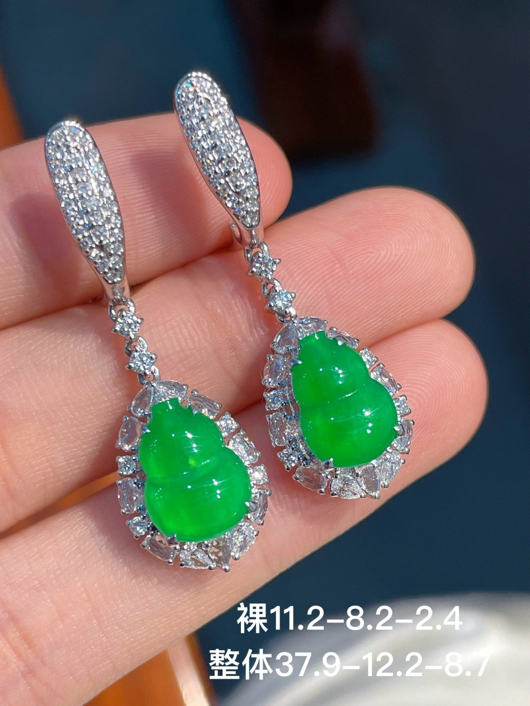 ️阳绿葫芦耳坠 无裂 18k金镶嵌，37.9-12.2-8.7