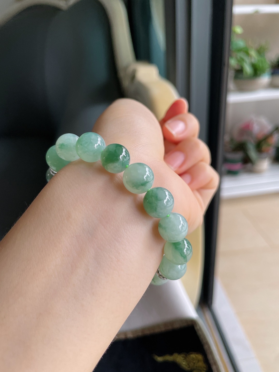 天然翡翠A货，冰飘花手串，尺寸：10.8mm。【编2236】