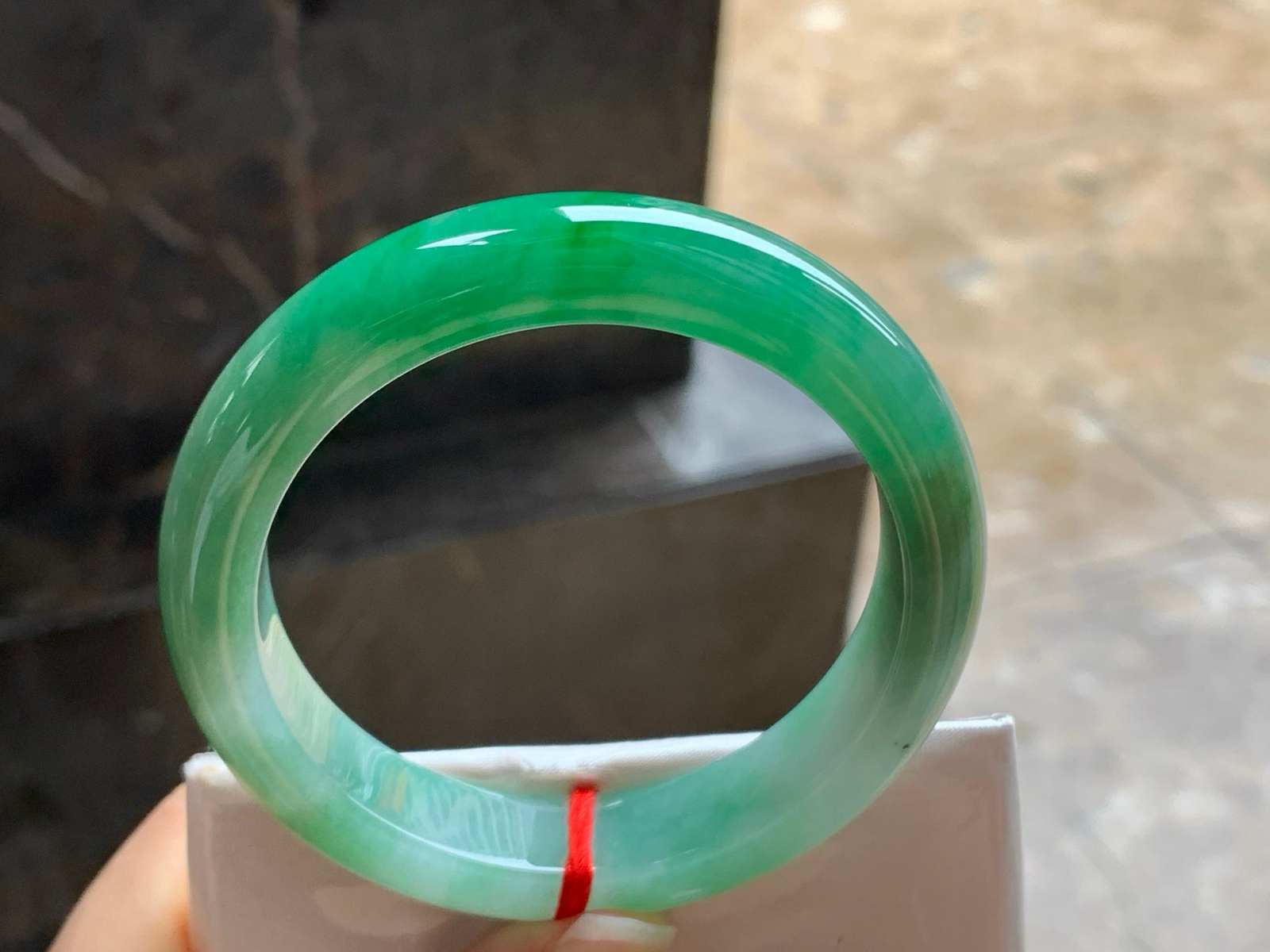53-12-8.3
绿色手镯^_^鲜艳