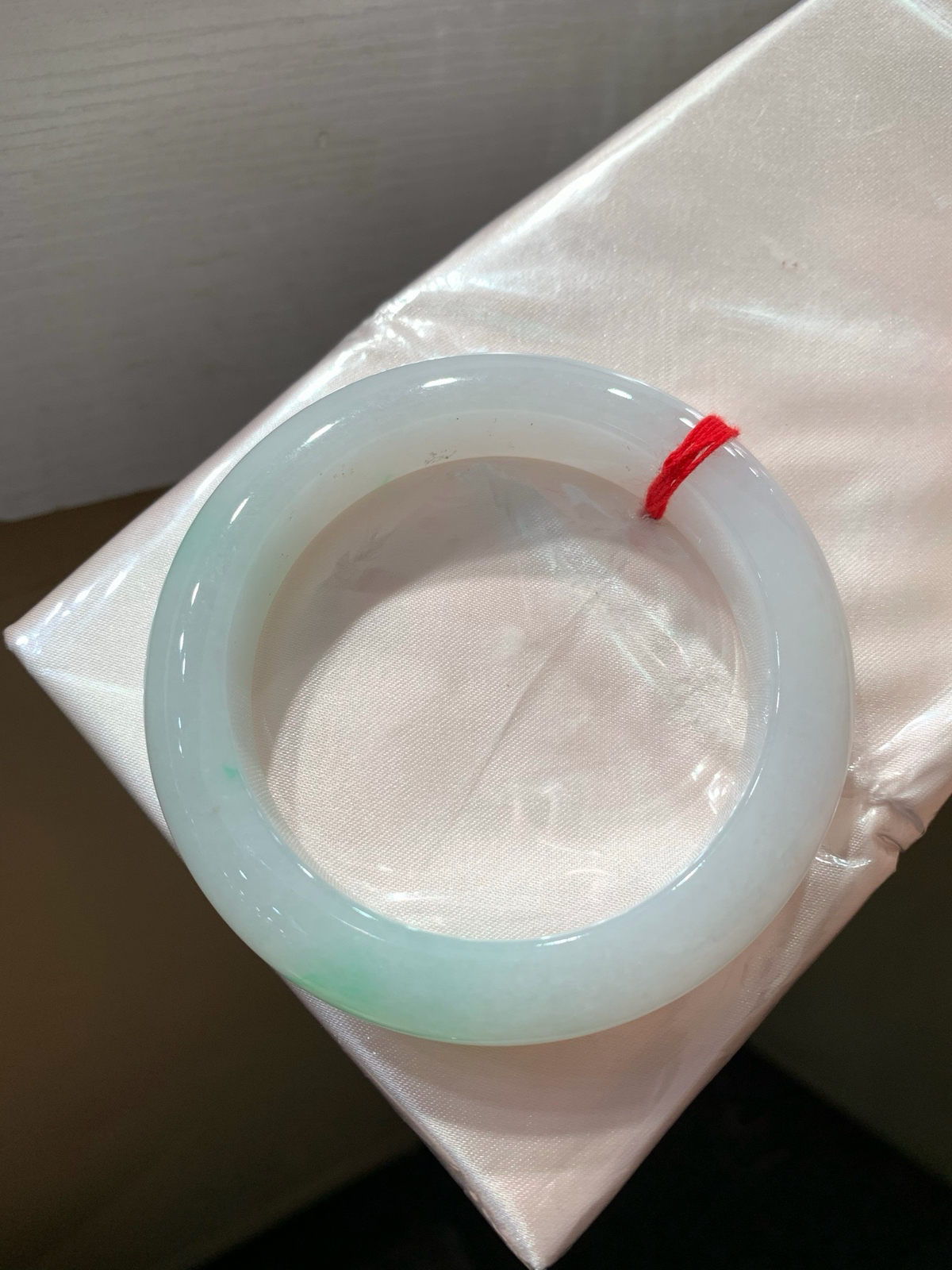 尺寸55.4/12.6/9.7，带色手镯
冰透水润细腻 清新甜美