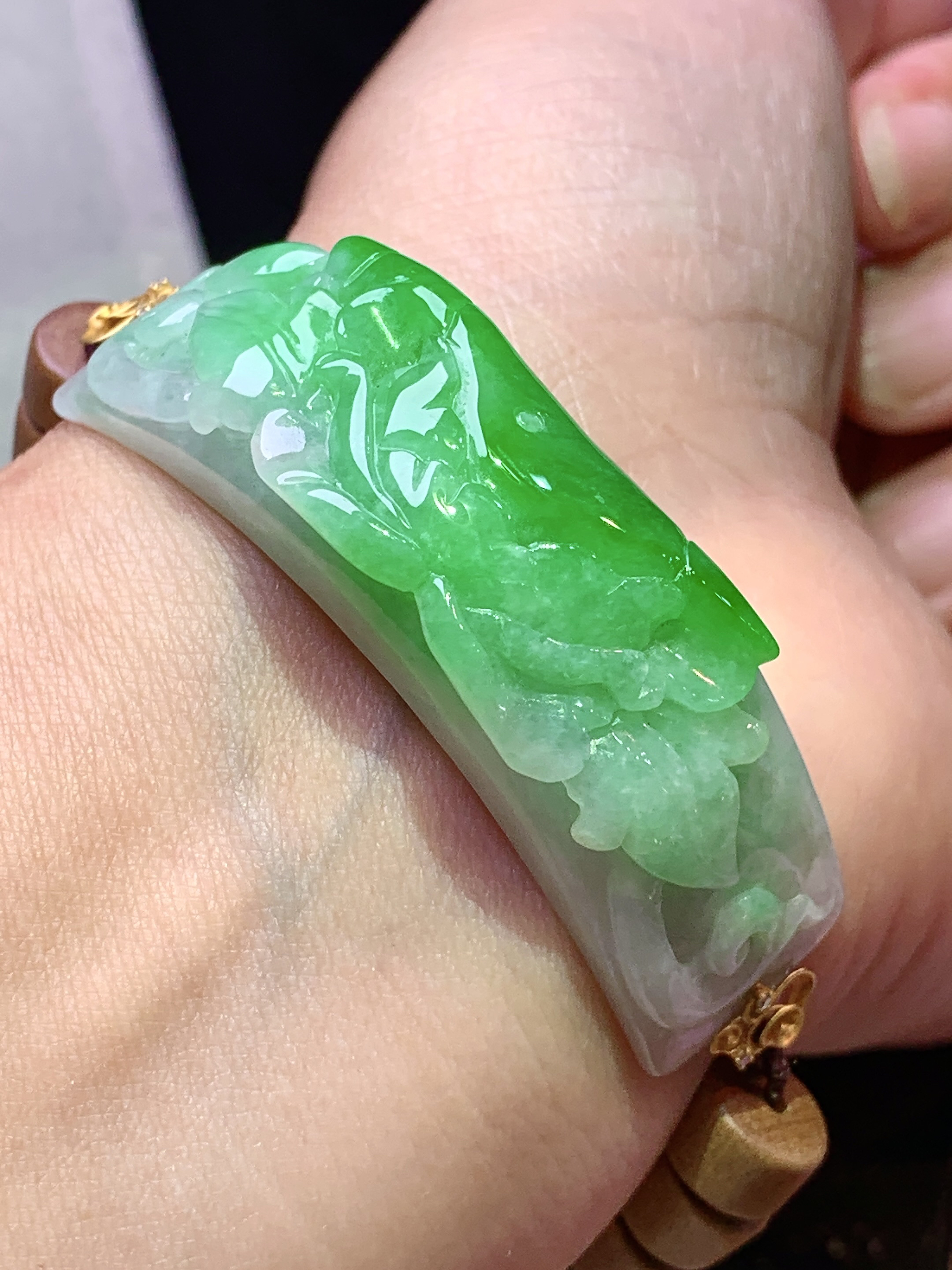飘阳绿花开富贵弯条手牌手串 玉质细腻 色泽艳丽清新 整体尺寸53*15.7*11 a3