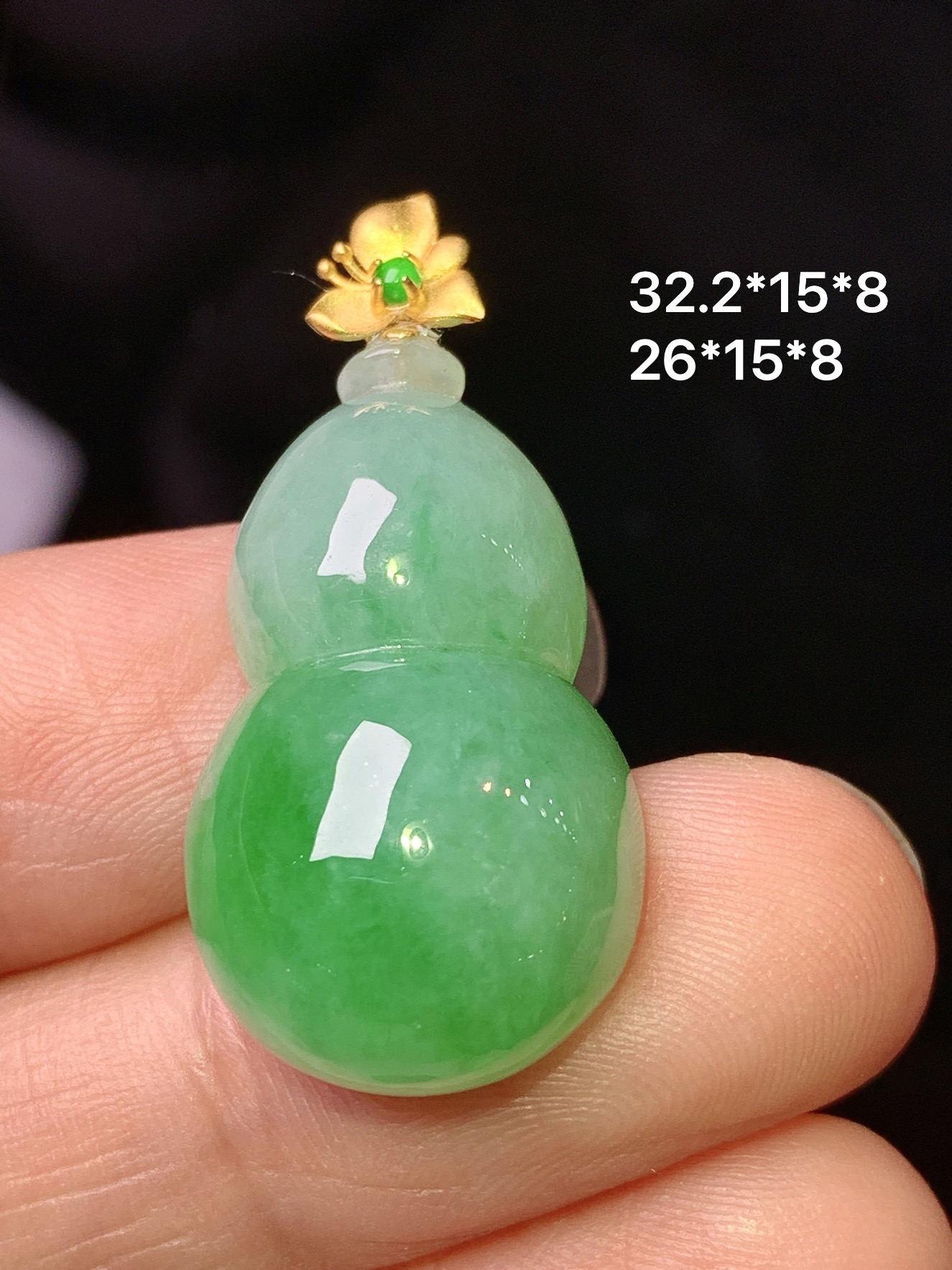 18k金镶嵌飘阳绿葫芦吊坠 玉质细腻 色泽艳丽清新 整体尺寸32.8*15*8 a3