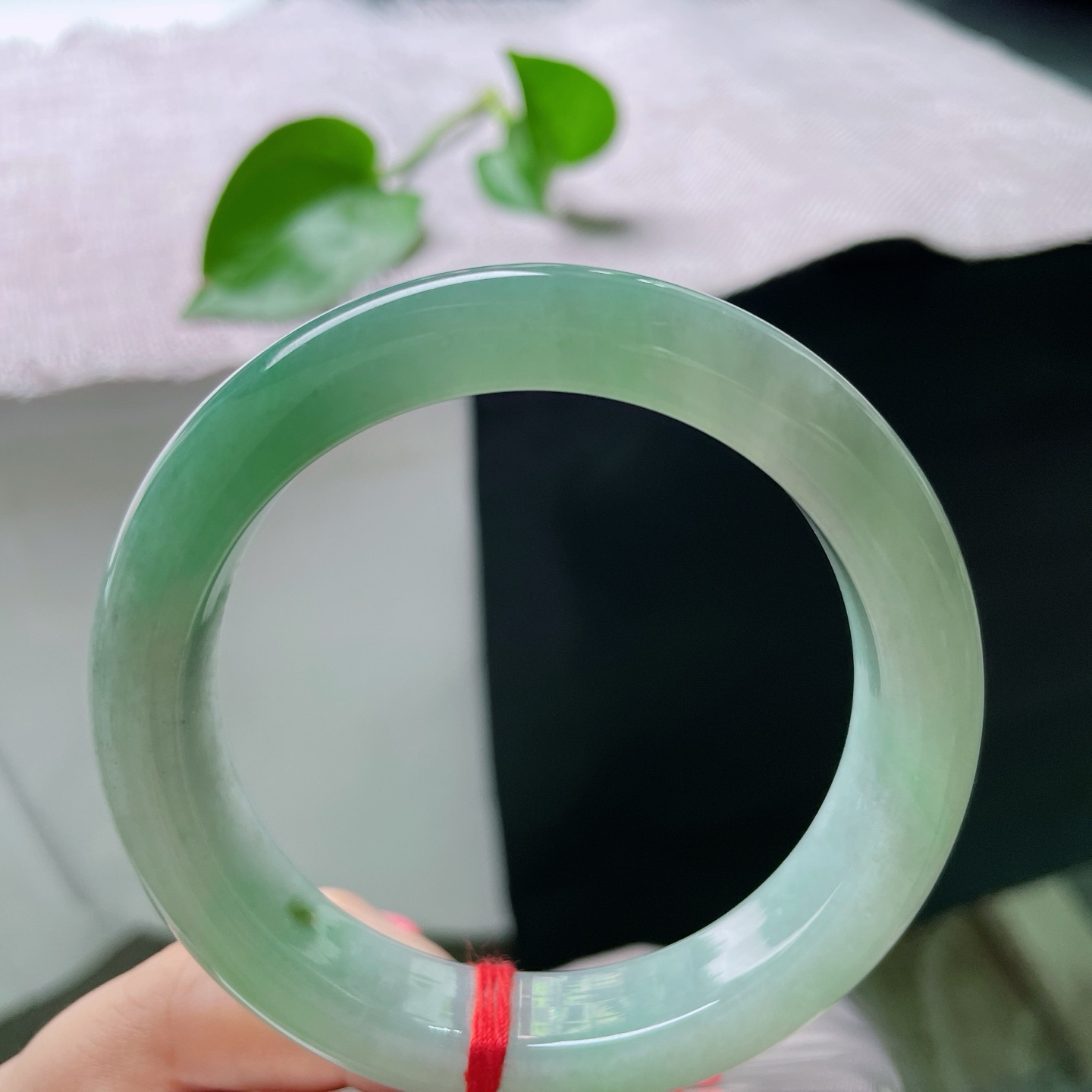 56.2/12.3/8.6，绿底正圈，水润，质地温润细腻，温馨宜人，洒乌鸡，完美，ss55624a
