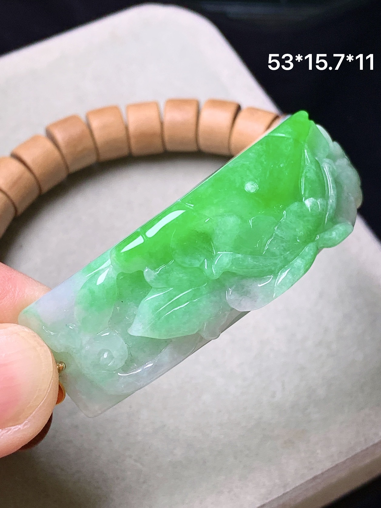 飘阳绿花开富贵弯条手牌手串 玉质细腻 色泽艳丽清新 整体尺寸53*15.7*11 a3