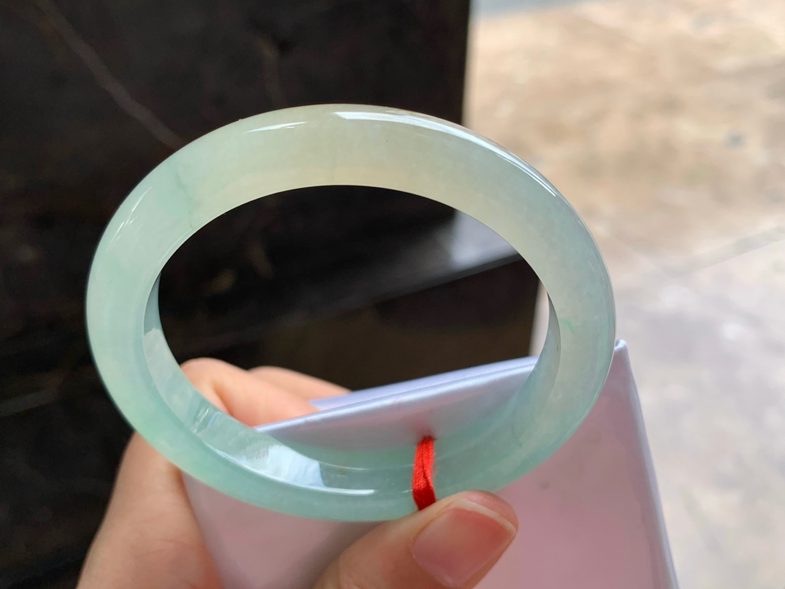 55-10.5-8.5
冰晴撒金贵妃手镯^_^飘黄翡 清新水润 正圈52 53可以带