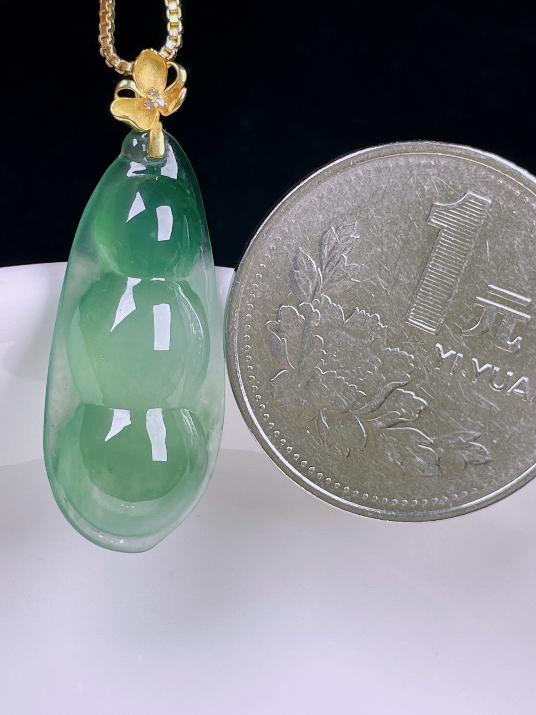 ️冰绿福豆，老种起光，细底通透，尺寸：31.6裸石26.5/11.8/6.4mm0715