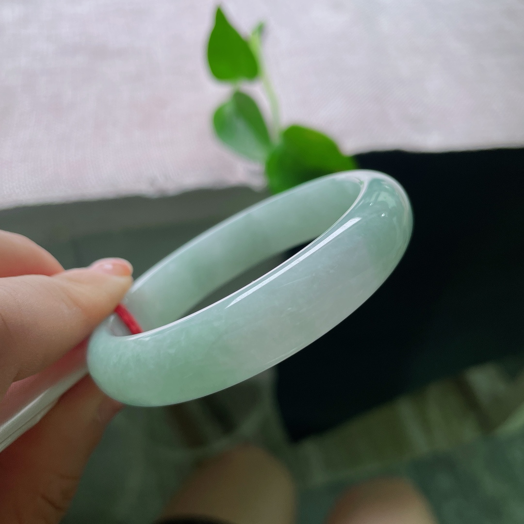 54.8/12.6/6.9蓝底正圈，水润细腻，温婉可人，悠悠岁月，一点皮纹，ss54823a