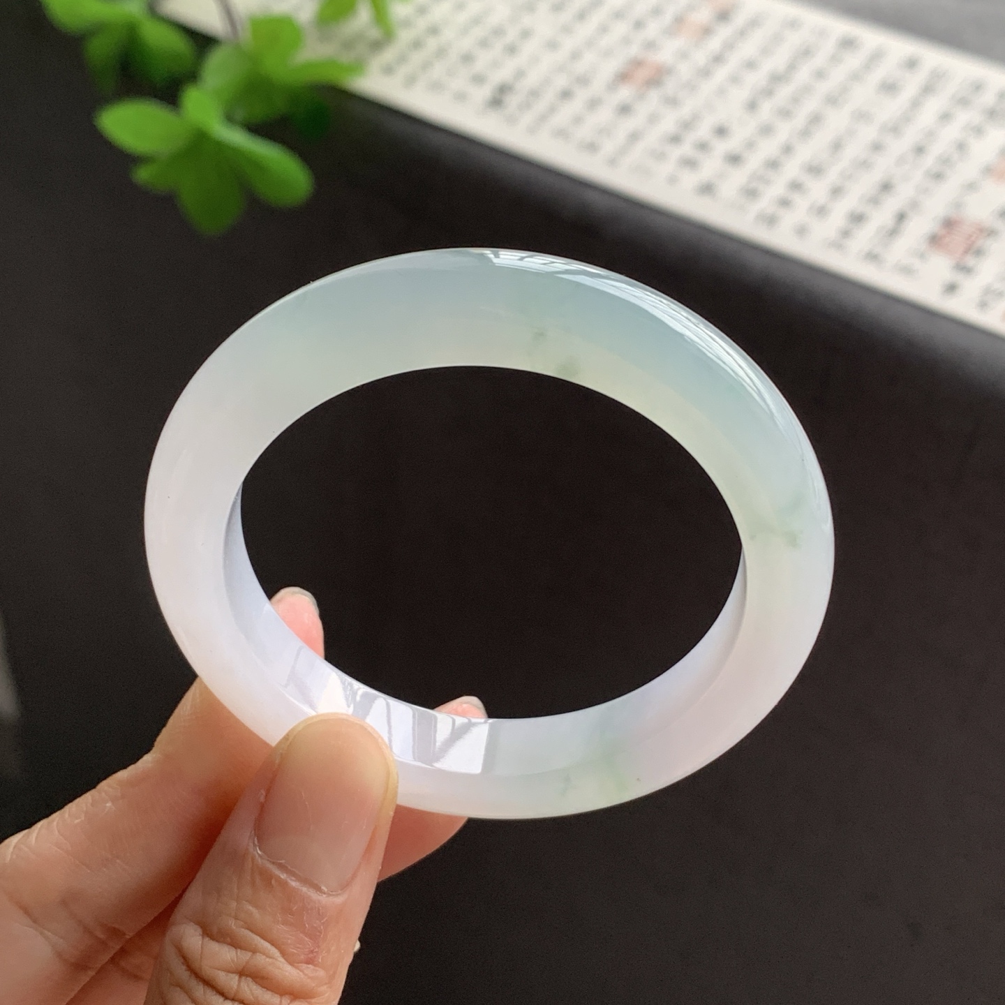 071431XY 飘花正圈翡翠手镯 52.6-10.6-8.9