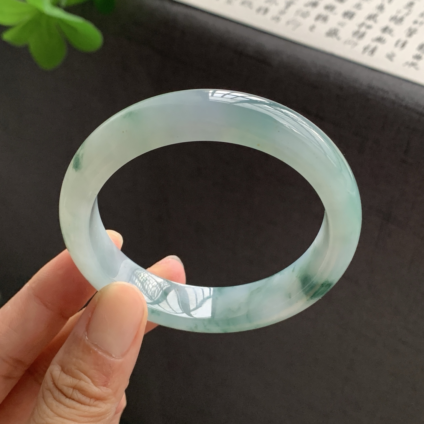 071423GX 飘花正圈翡翠手镯 56-12.7-8.3