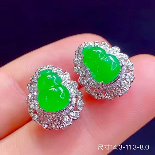 18k金+钻玻璃种阳绿葫芦耳钉，饱满色满上档次，性高，无裂，14.3-11.3-8.0