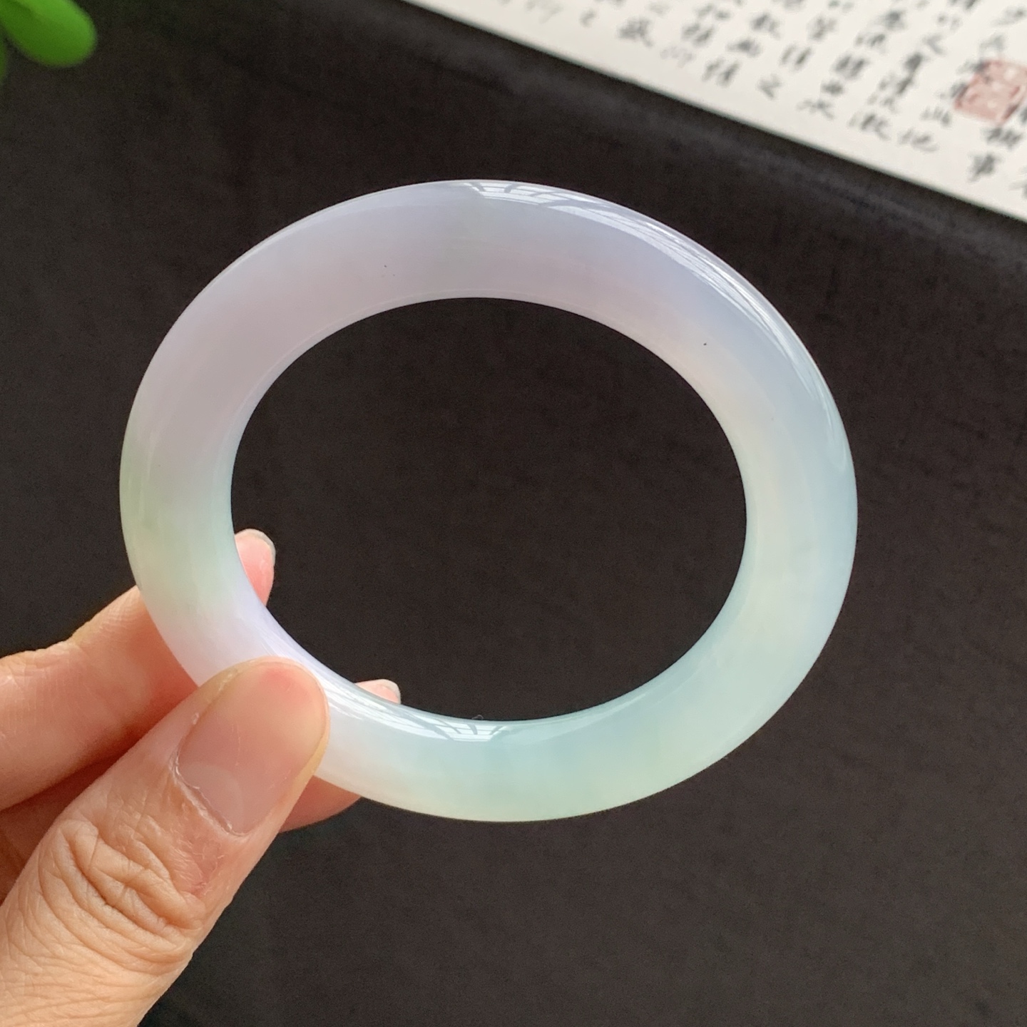 071432XY 双彩飘花圆条翡翠手镯 53.7-10.3-10.7