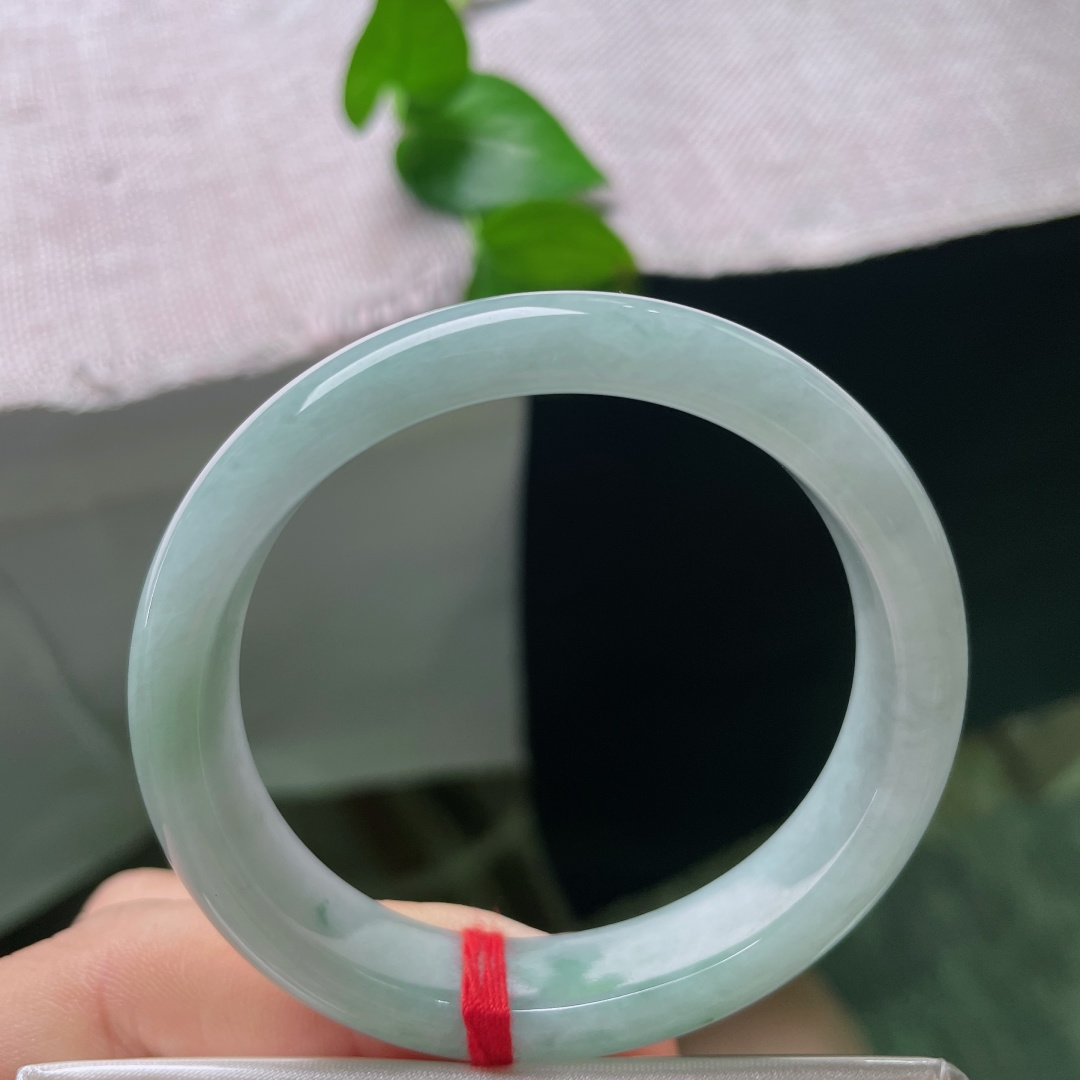 52.6（49）/12.4/7.2，飘花贵妃，无裂，浅蓝融玉，碎翠如烟，自带清冽远山诗意。ss55702a。