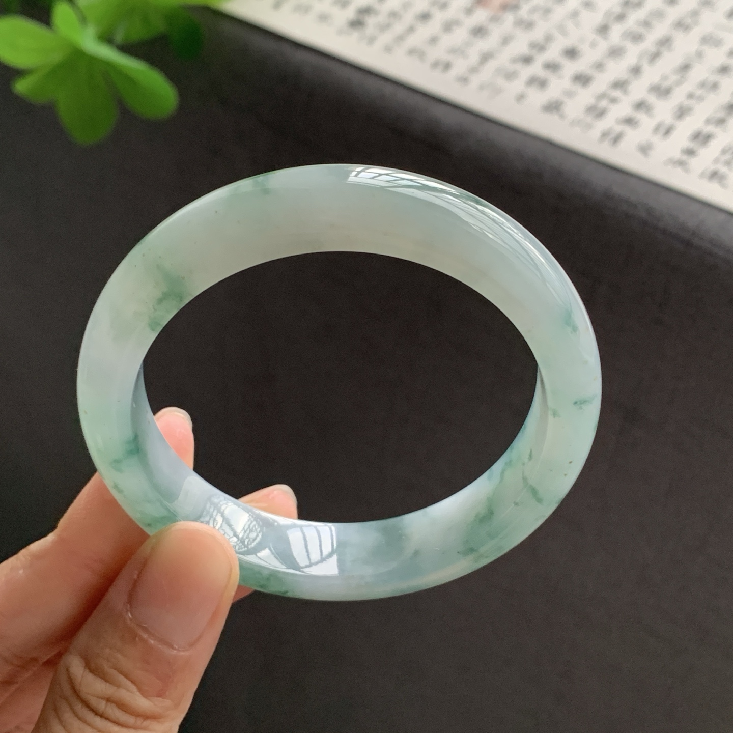 071423GX 飘花正圈翡翠手镯 56-12.7-8.3
