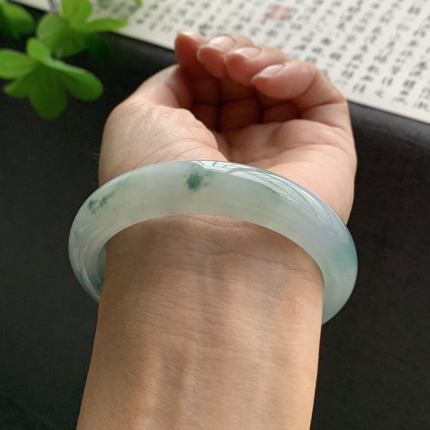 071423GX 飘花正圈翡翠手镯 56-12.7-8.3