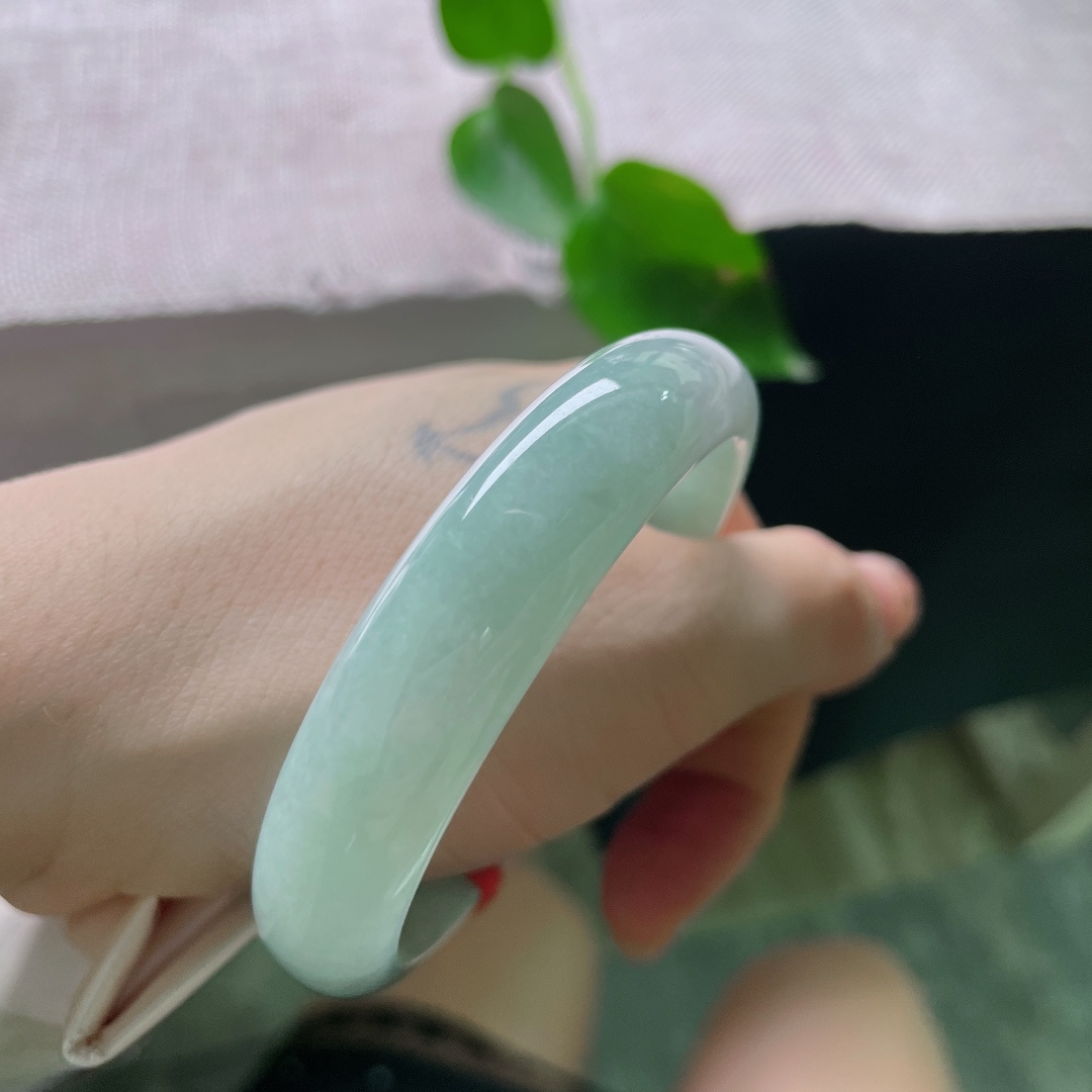 54.8/12.6/6.9蓝底正圈，水润细腻，温婉可人，悠悠岁月，一点皮纹，ss54823a
