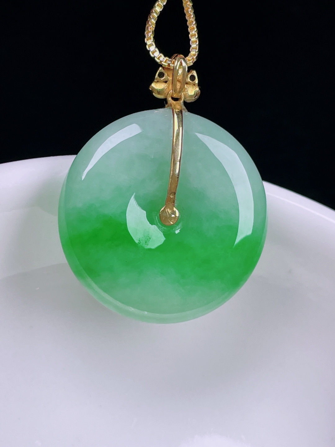 飘绿平安扣，老种起光，细底通透，尺寸：28.4/22.8/6mm0715