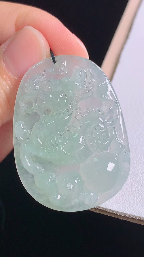 冰种麒麟，一刀切，无裂，尺寸:40.6-29.9-6.2mm