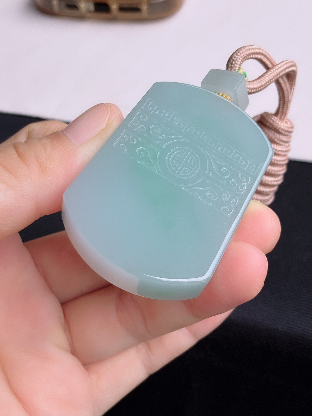 底色大平安牌，饱满大气，尺寸50.6/36.5/12.6/自然光实拍