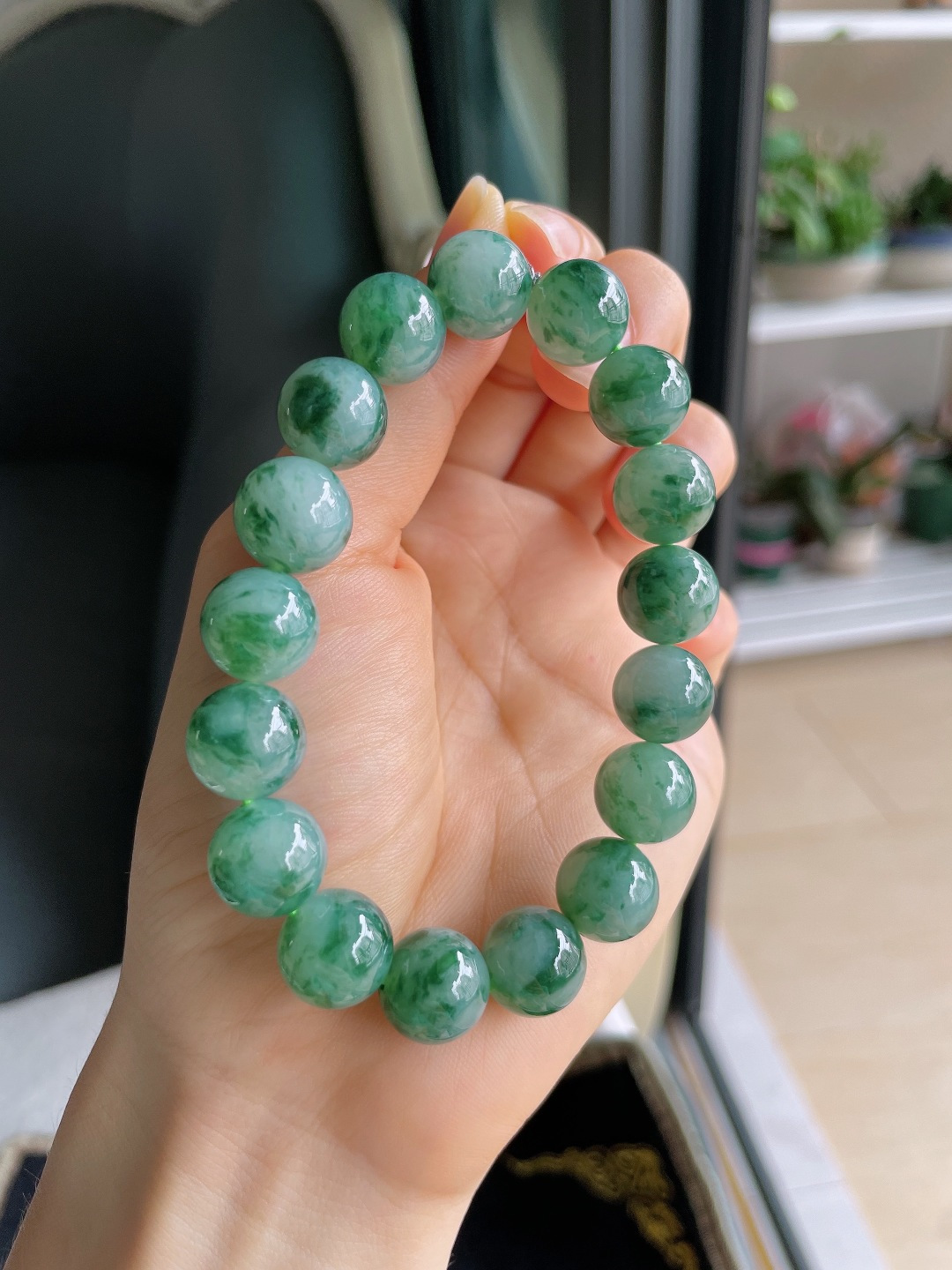 缅甸天然翡翠A货，冰飘花手串，尺寸：12mm。【编3586】