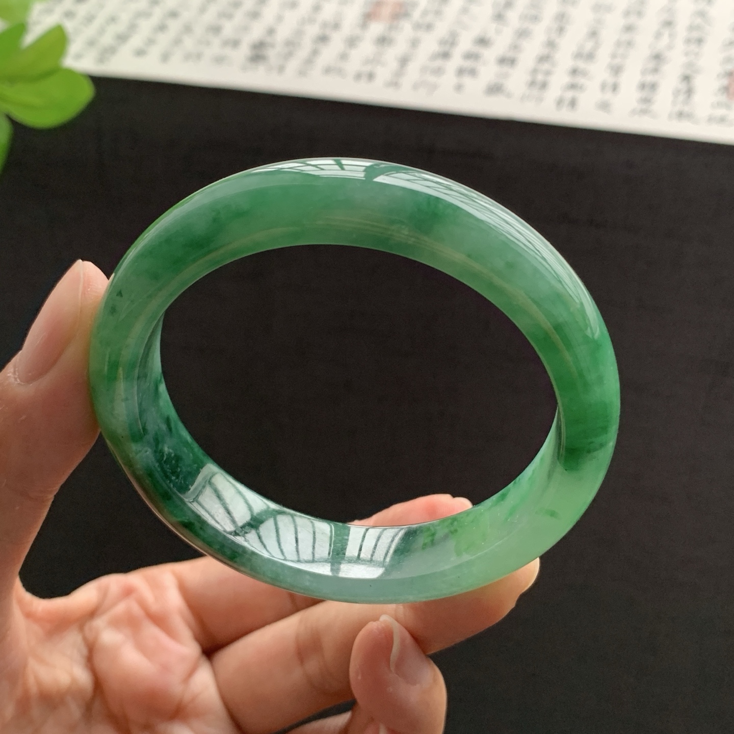 071515GX 飘绿花正圈翡翠手镯 56.9-13-8