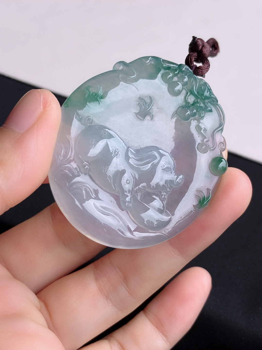 冰飘花生肖猪牌，晶莹剔透，尺寸53/45.7/5.6/自然光实拍