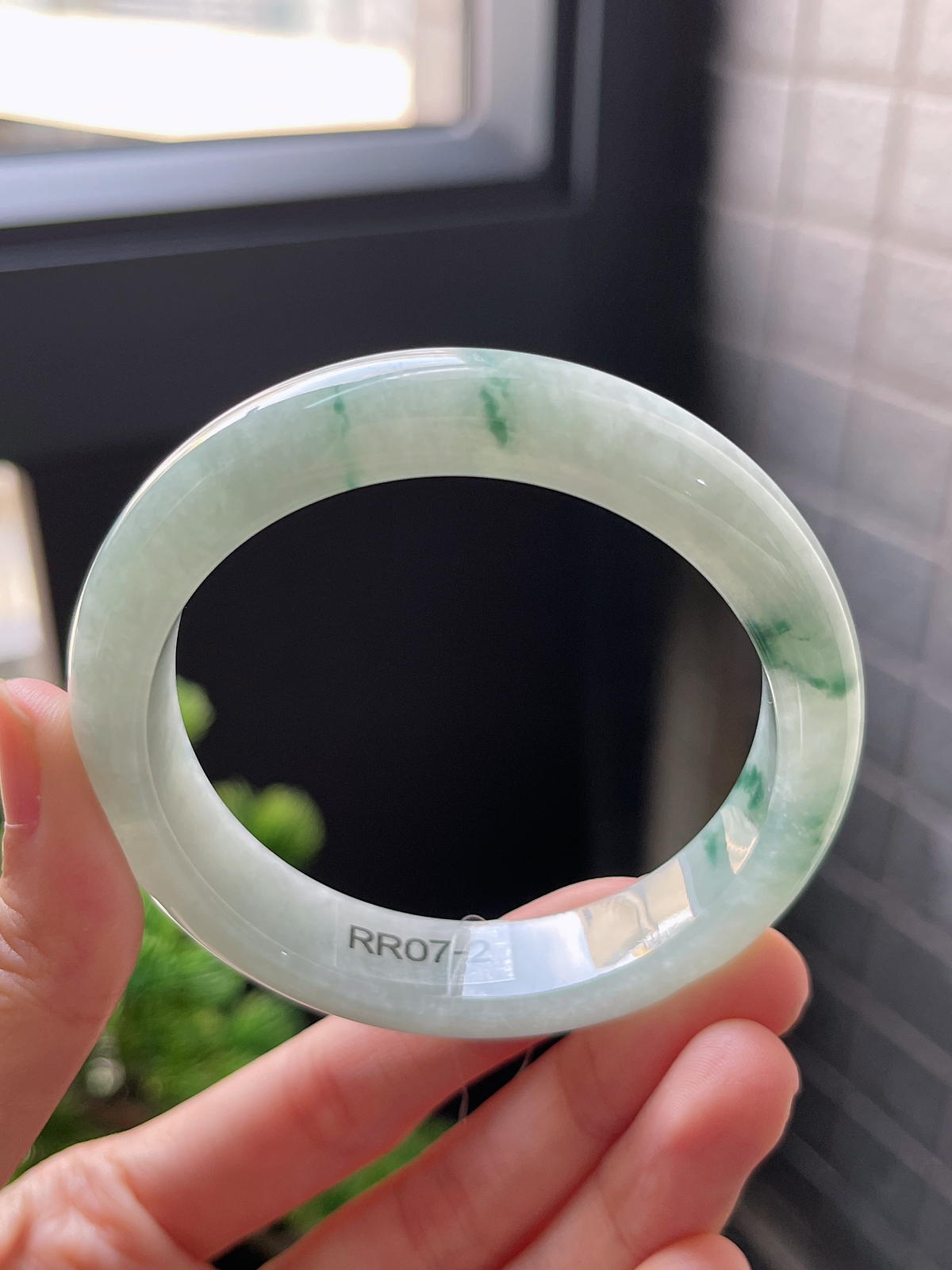 正圈55圈口，翡翠糯种飘绿手镯