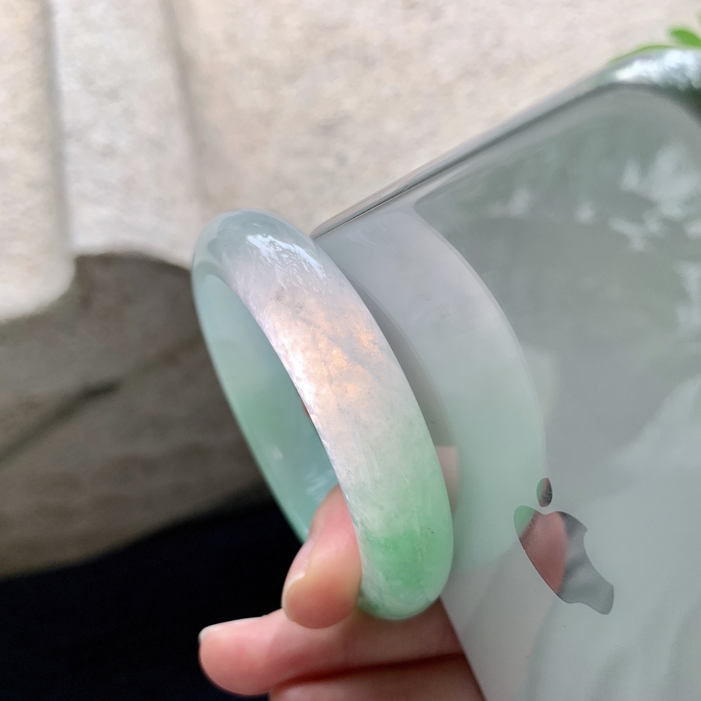 正圈 圈口52.1/12.8/8 编码J1071708 描述冰糯阳绿，水润，种老，细腻，打灯有棉线