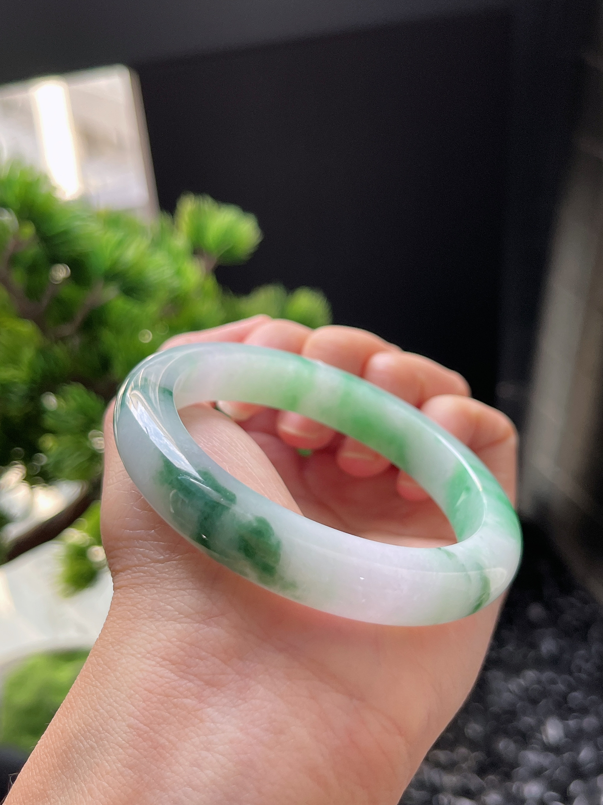 正圈55圈口，翡翠糯化种飘绿手镯