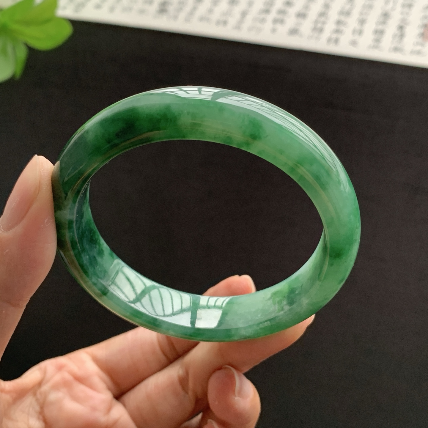 071515GX 飘绿花正圈翡翠手镯 56.9-13-8