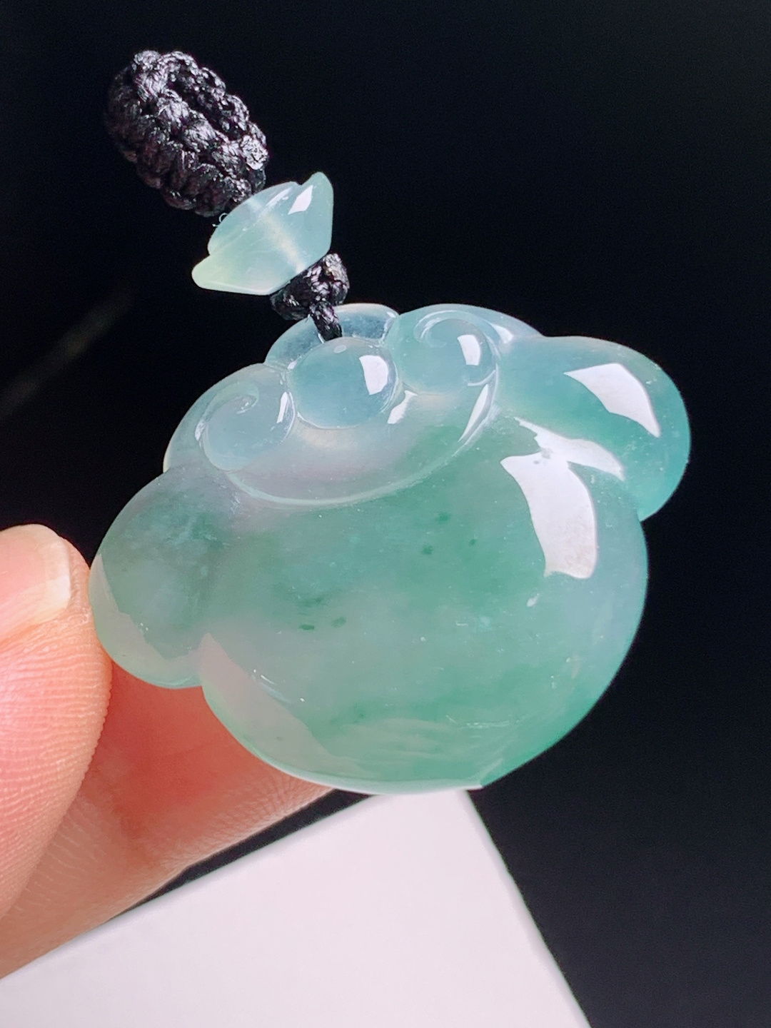 冰飘花如意锁吊坠，飘花灵动胶感十足，锁形圆满平安顺遂